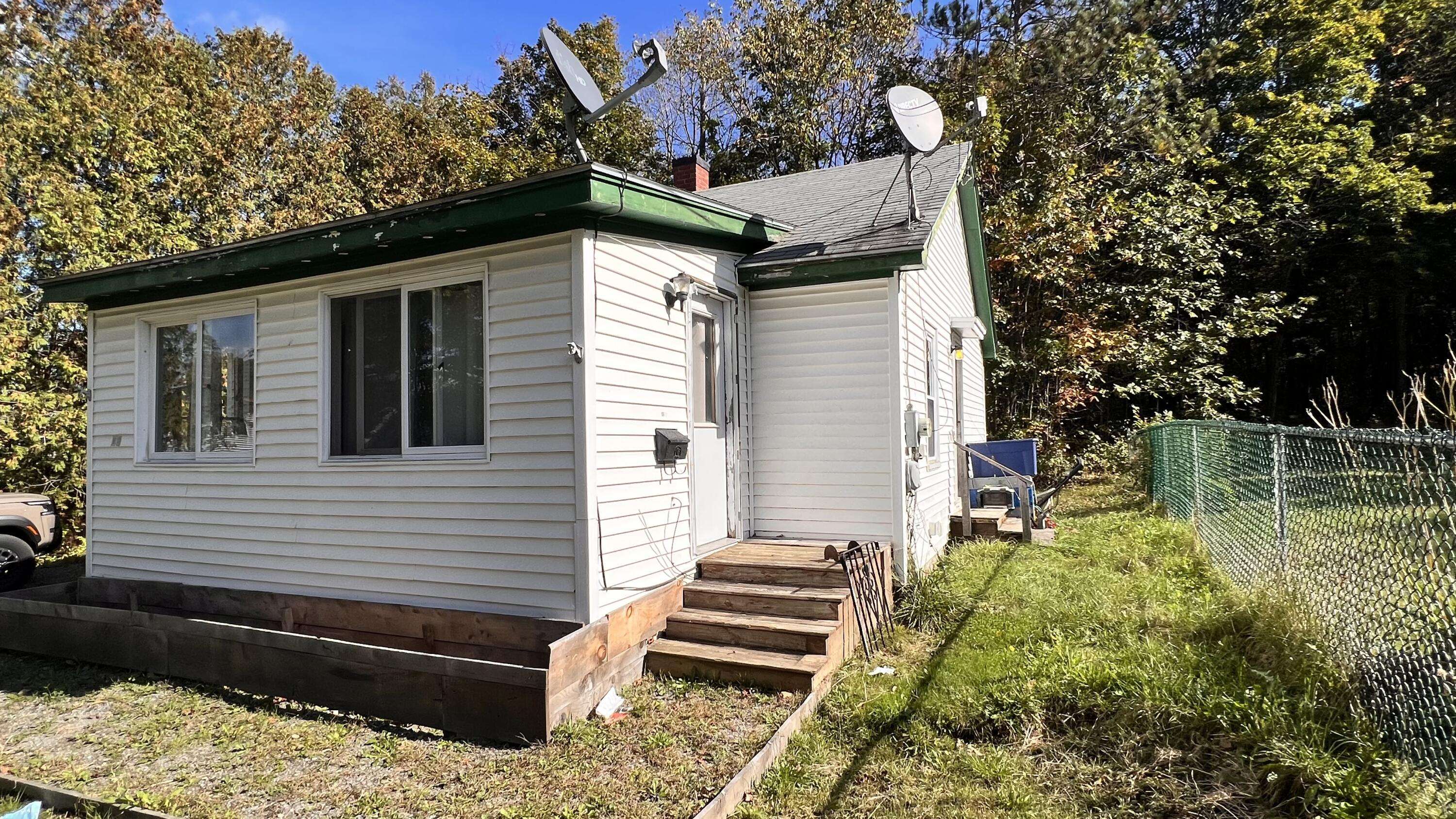 Dexter, ME 04930,19 Elm ST