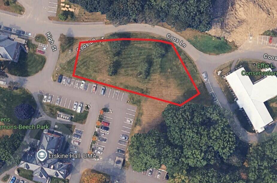 Hallowell, ME 04347,8 Coos LN