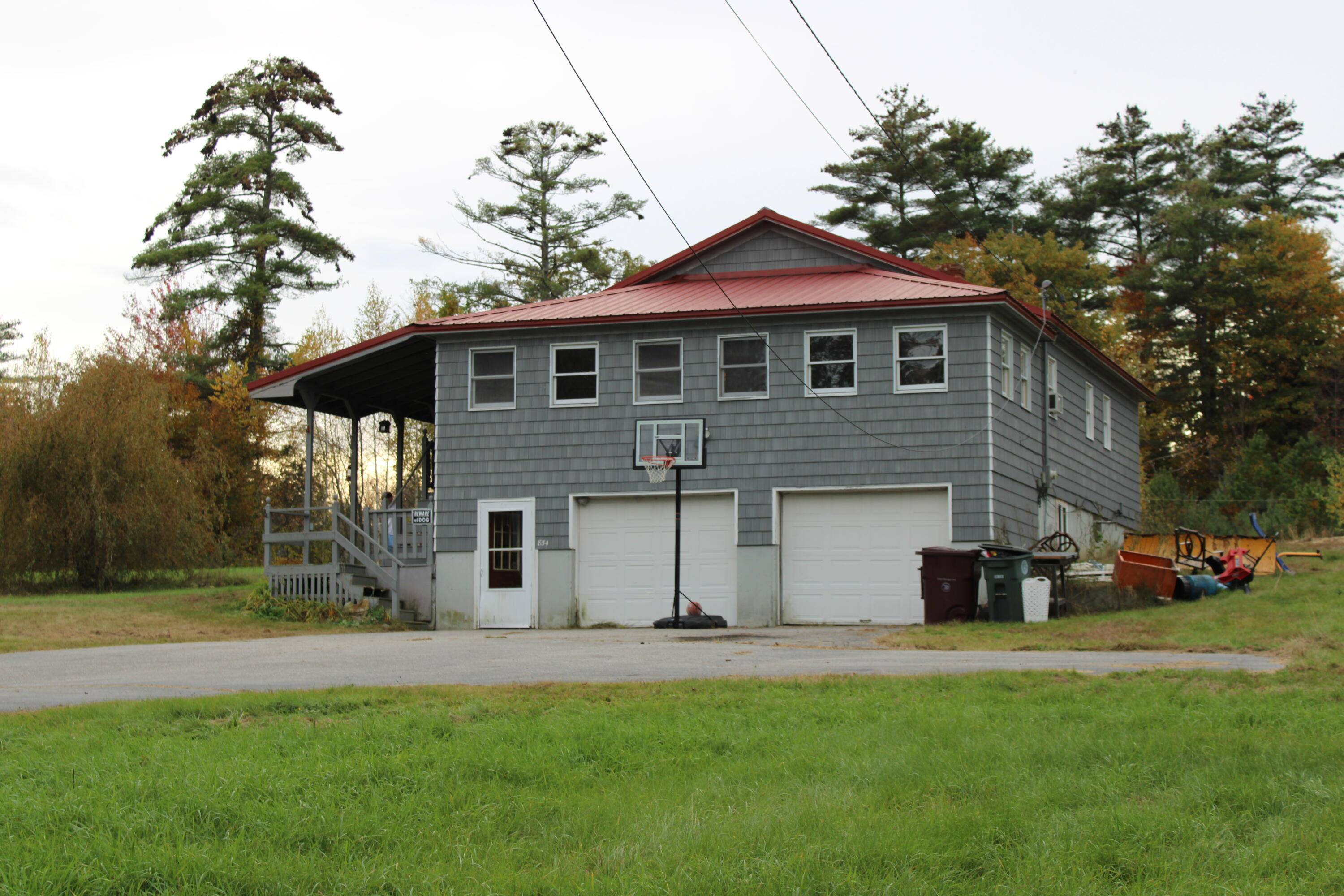Hollis, ME 04042,854 Cape RD