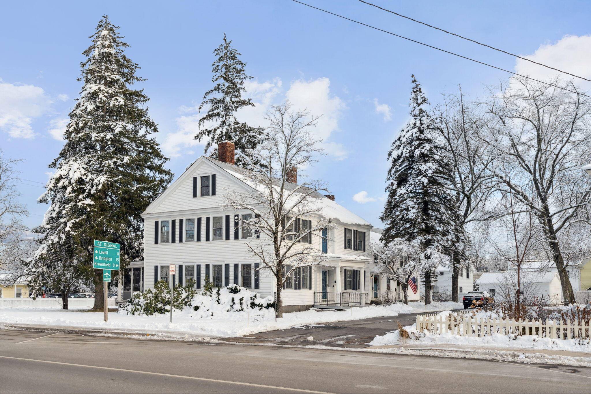 Fryeburg, ME 04037,529 Main ST