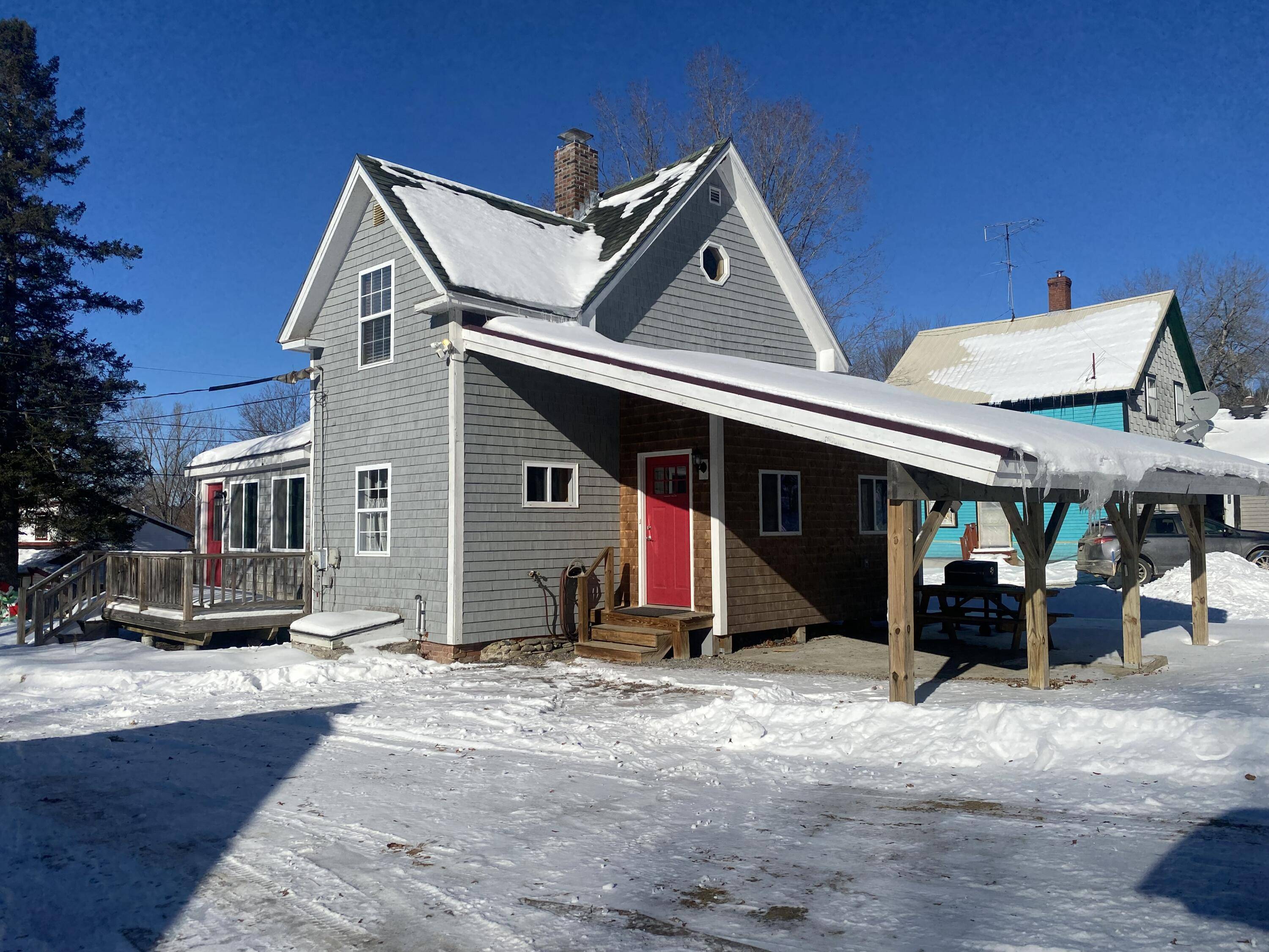 Dexter, ME 04930,107 Prospect ST