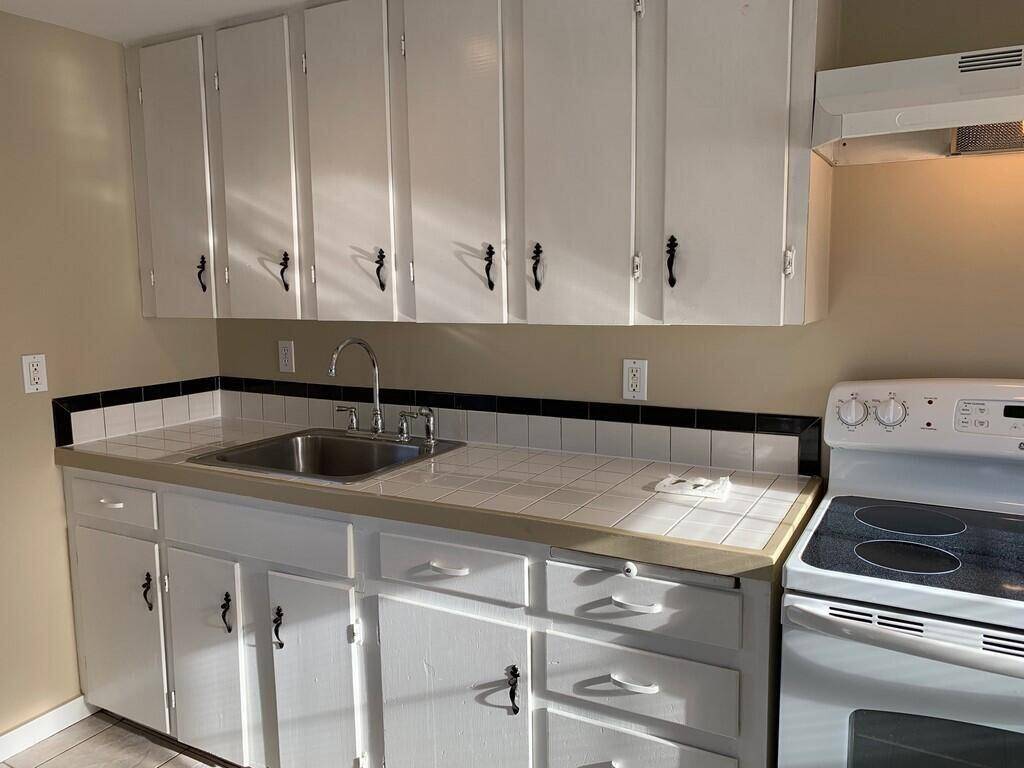 Brewer, ME 04412,188 Center ST