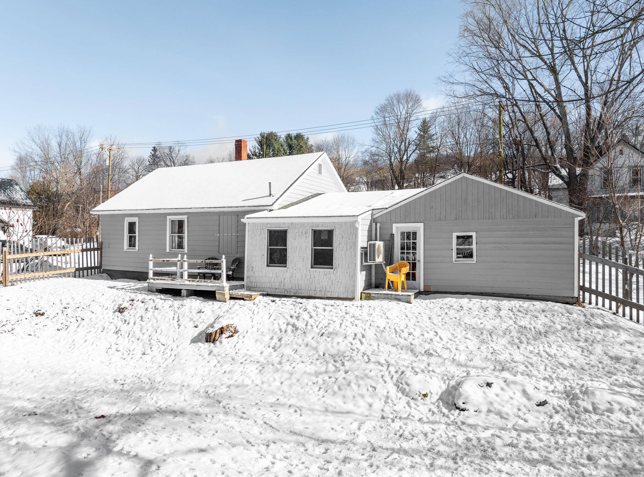 Dexter, ME 04930,21 Water ST