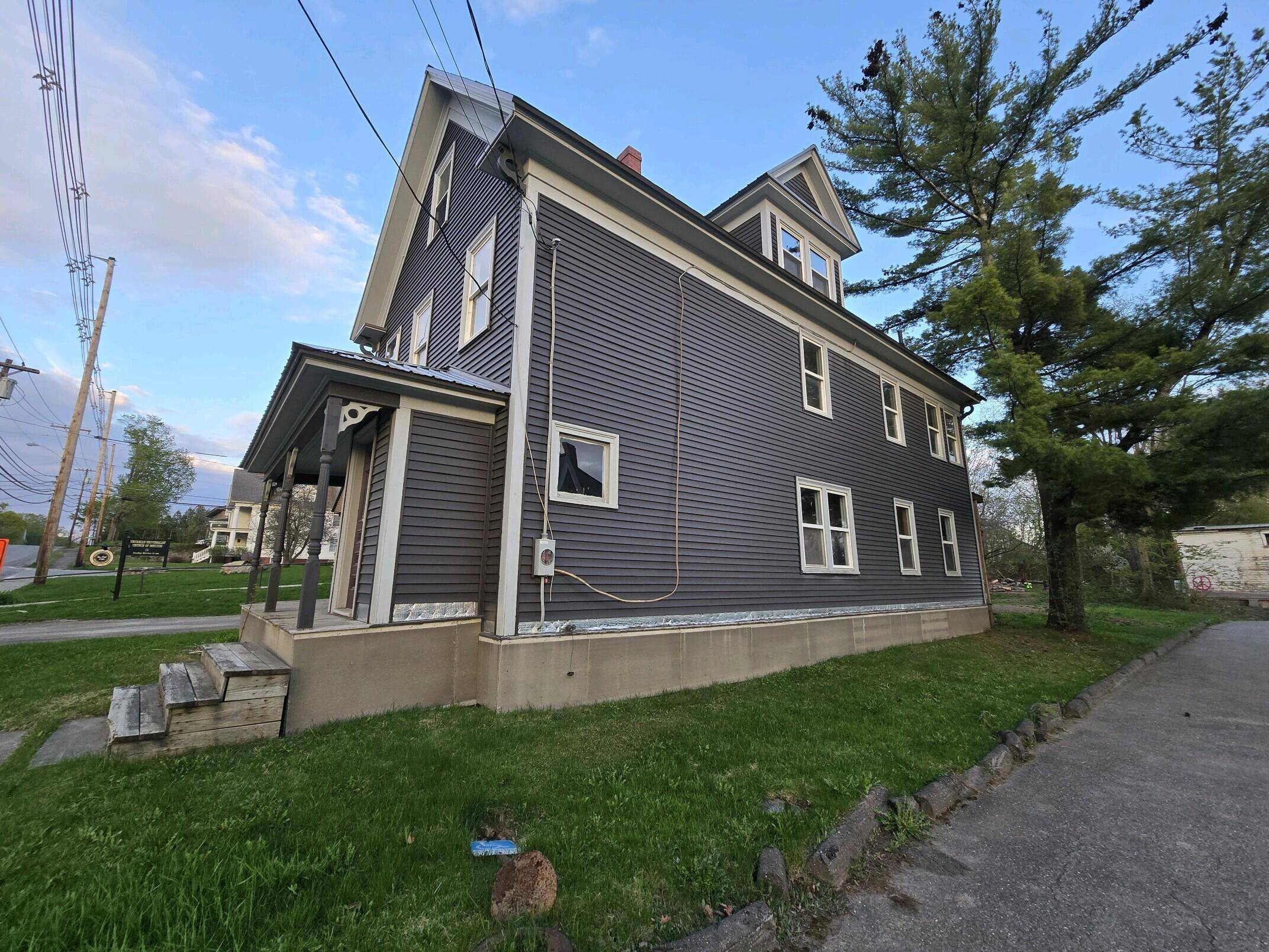 Houlton, ME 04730,59 Military ST