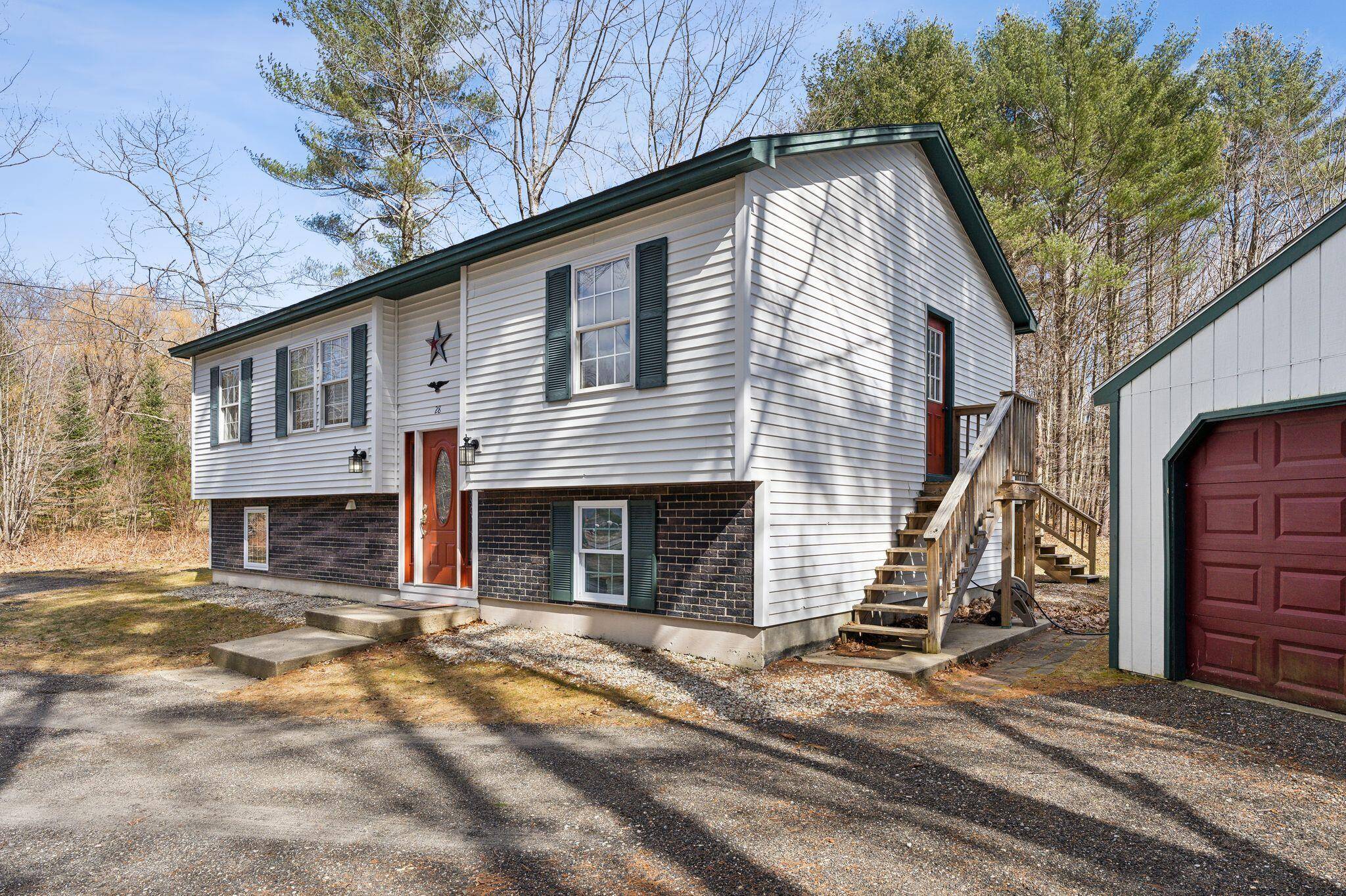 New Gloucester, ME 04260,28 Maple ST