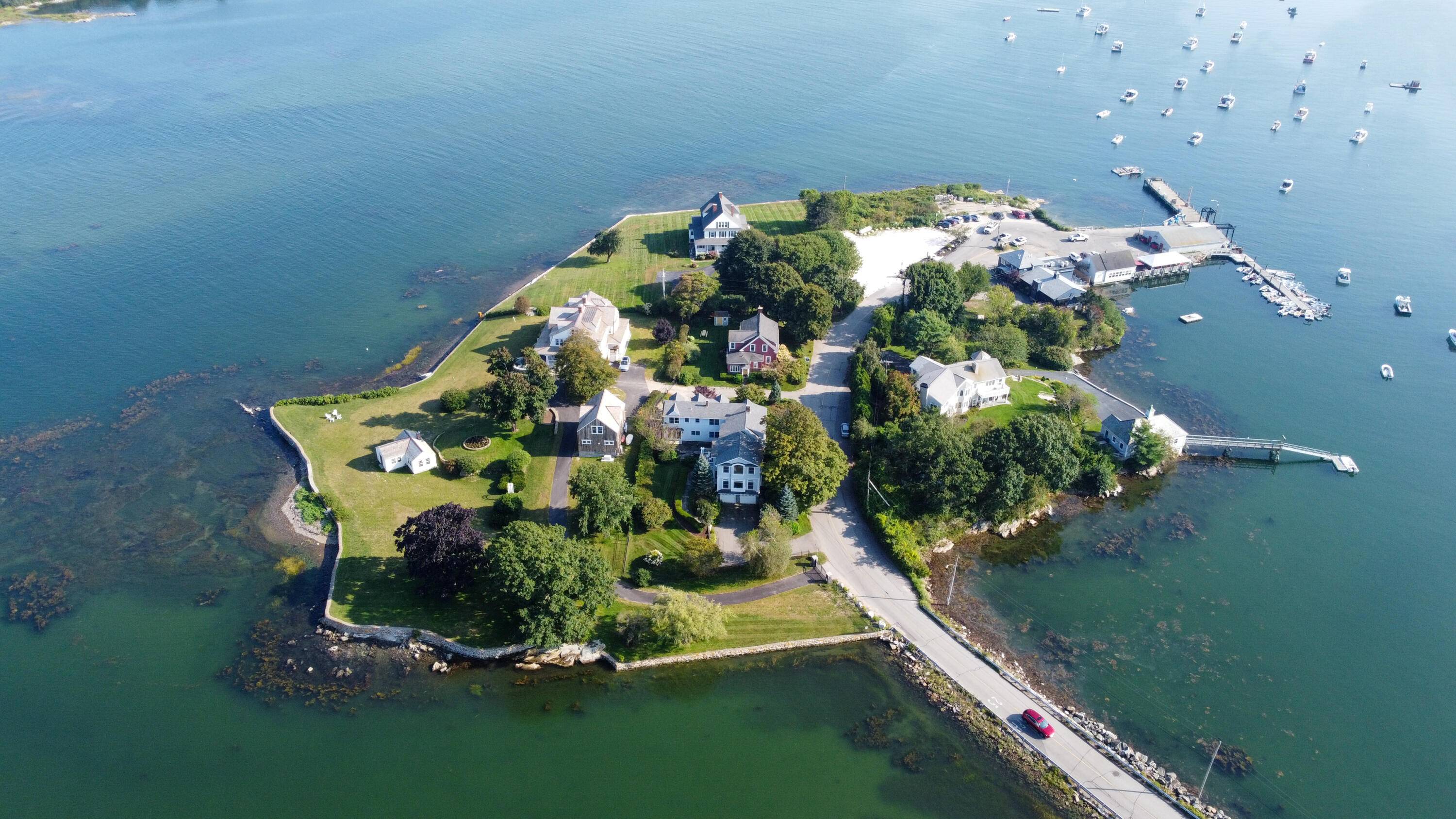 Kennebunkport, ME 04046,78 Pier RD