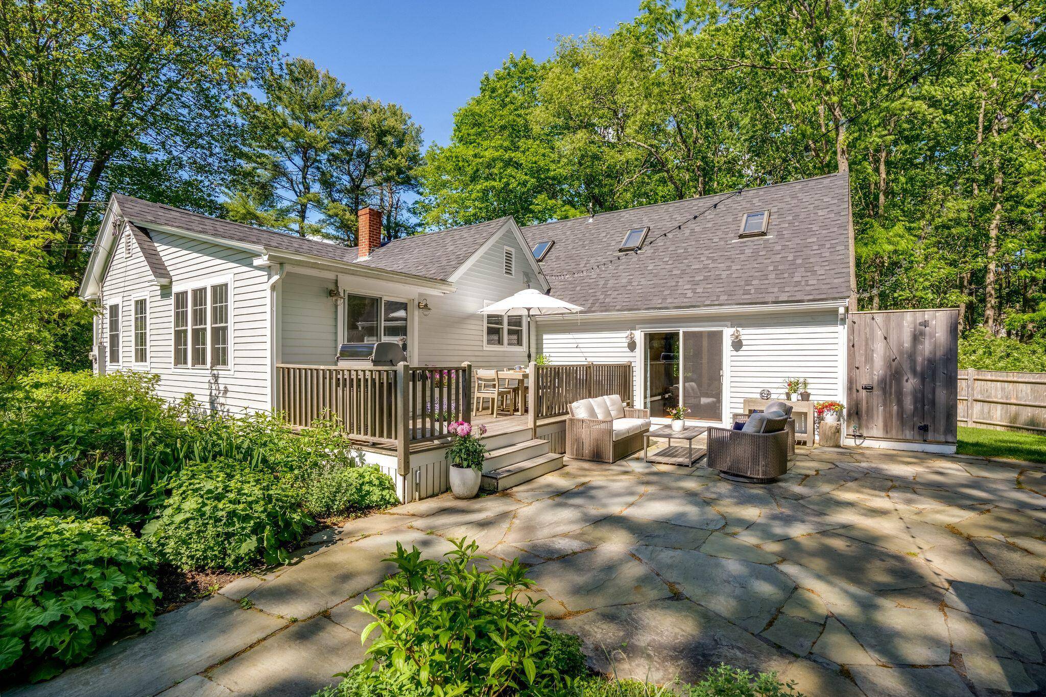 Kennebunk, ME 04043,7 River Locks RD