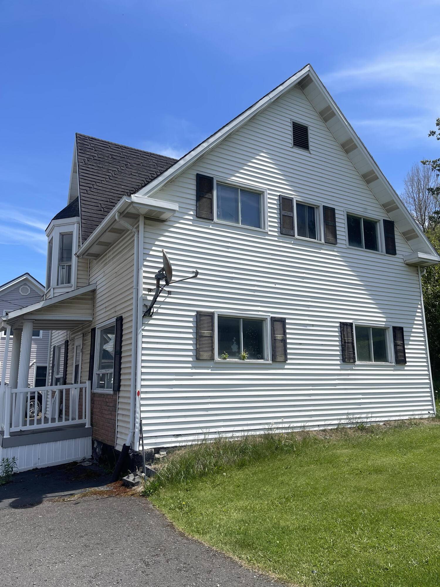 Madawaska, ME 04756,581 Main ST