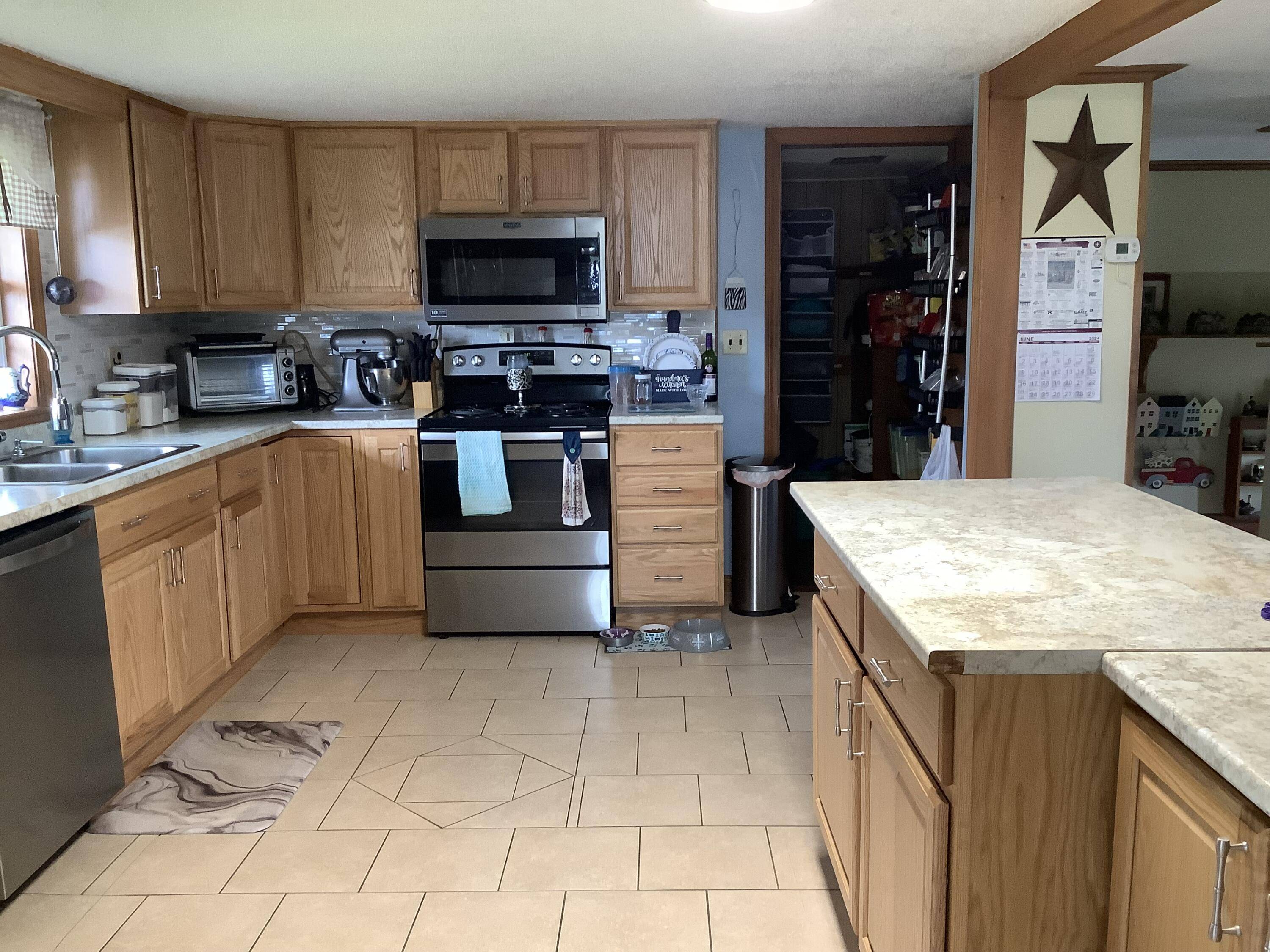 Van Buren, ME 04785,121 Morse ST
