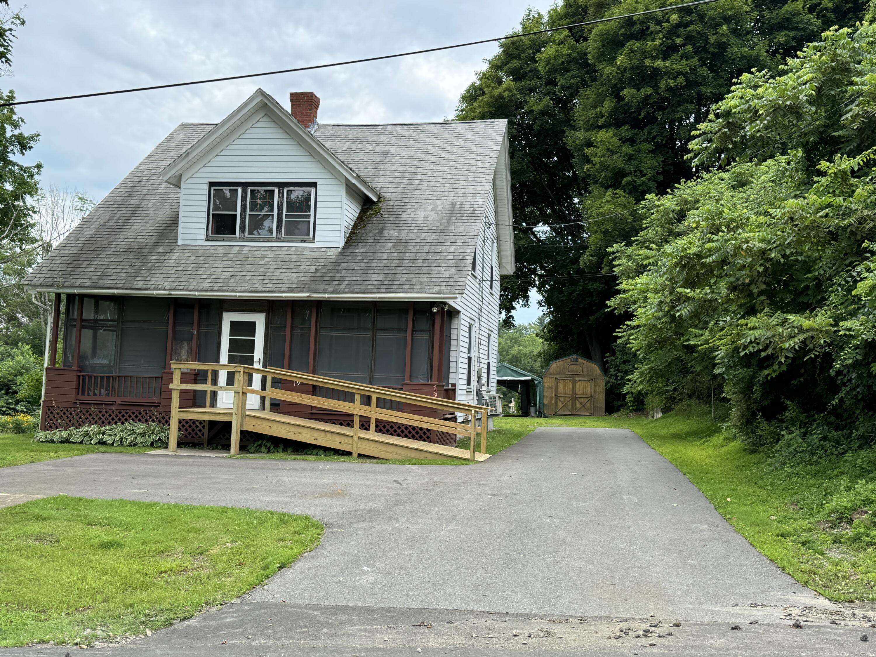 Dexter, ME 04930,19 School ST