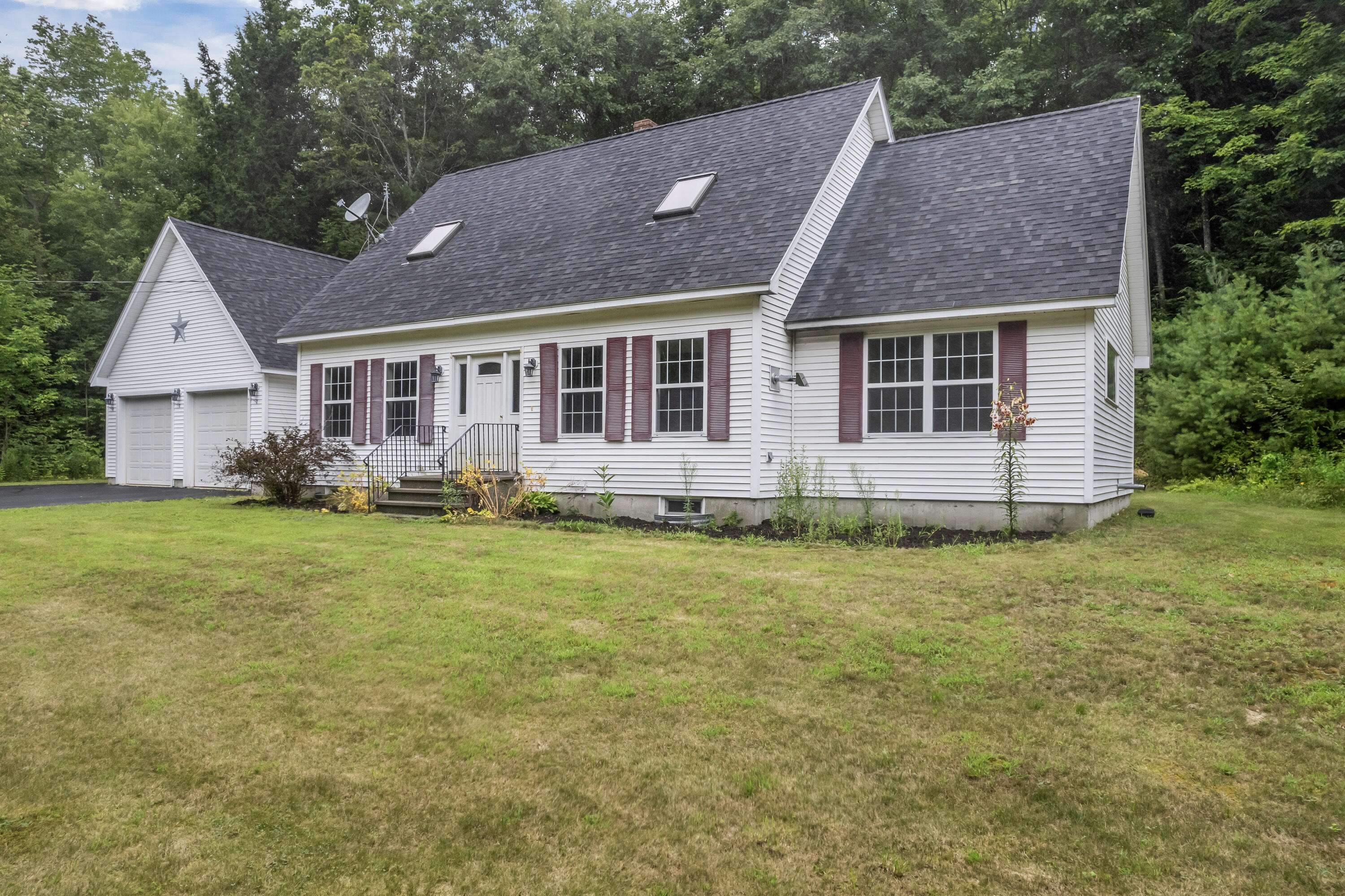 Minot, ME 04258,691 Center Minot Hill RD