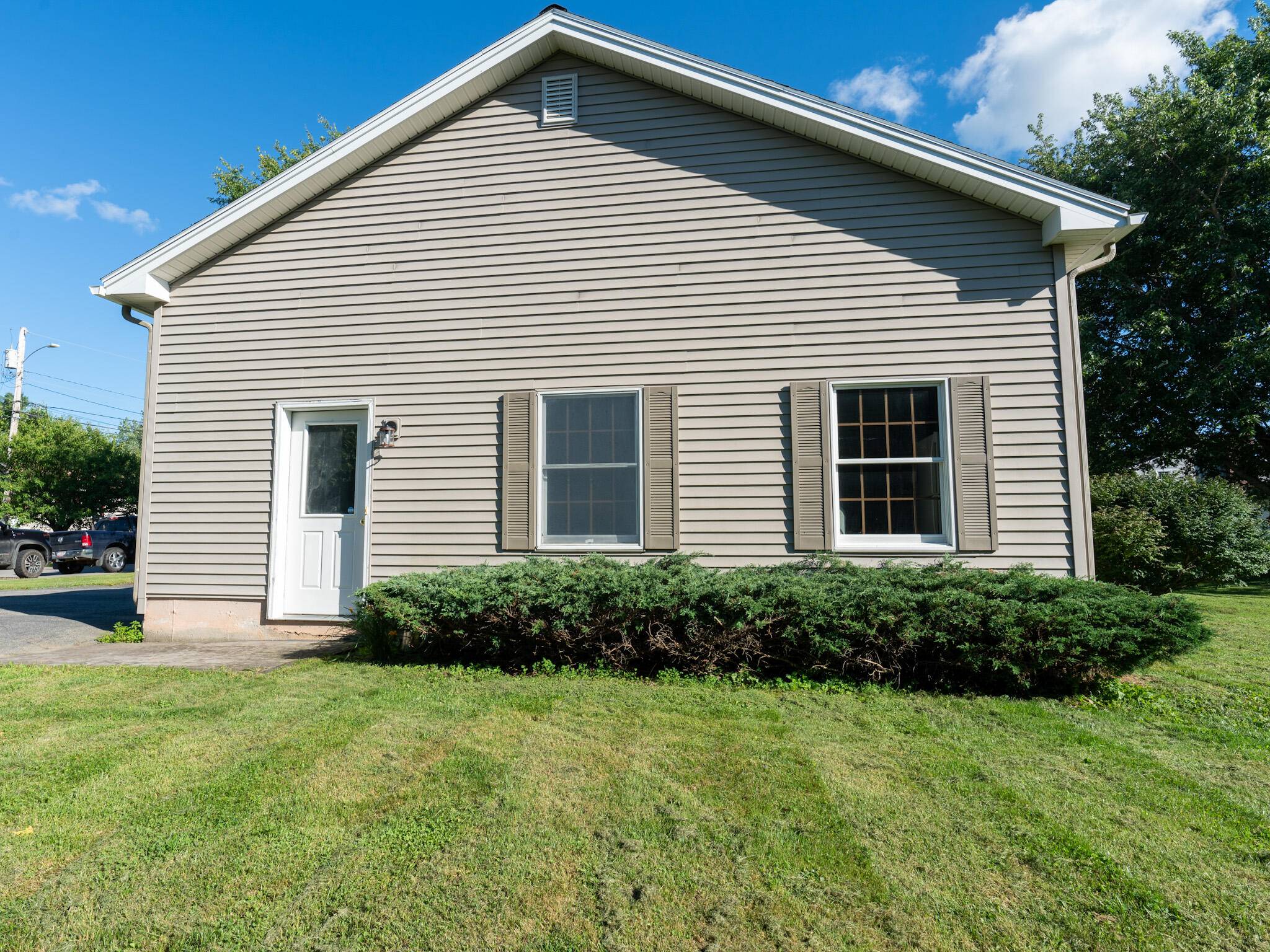 Brewer, ME 04412,35 Oak Grove DR