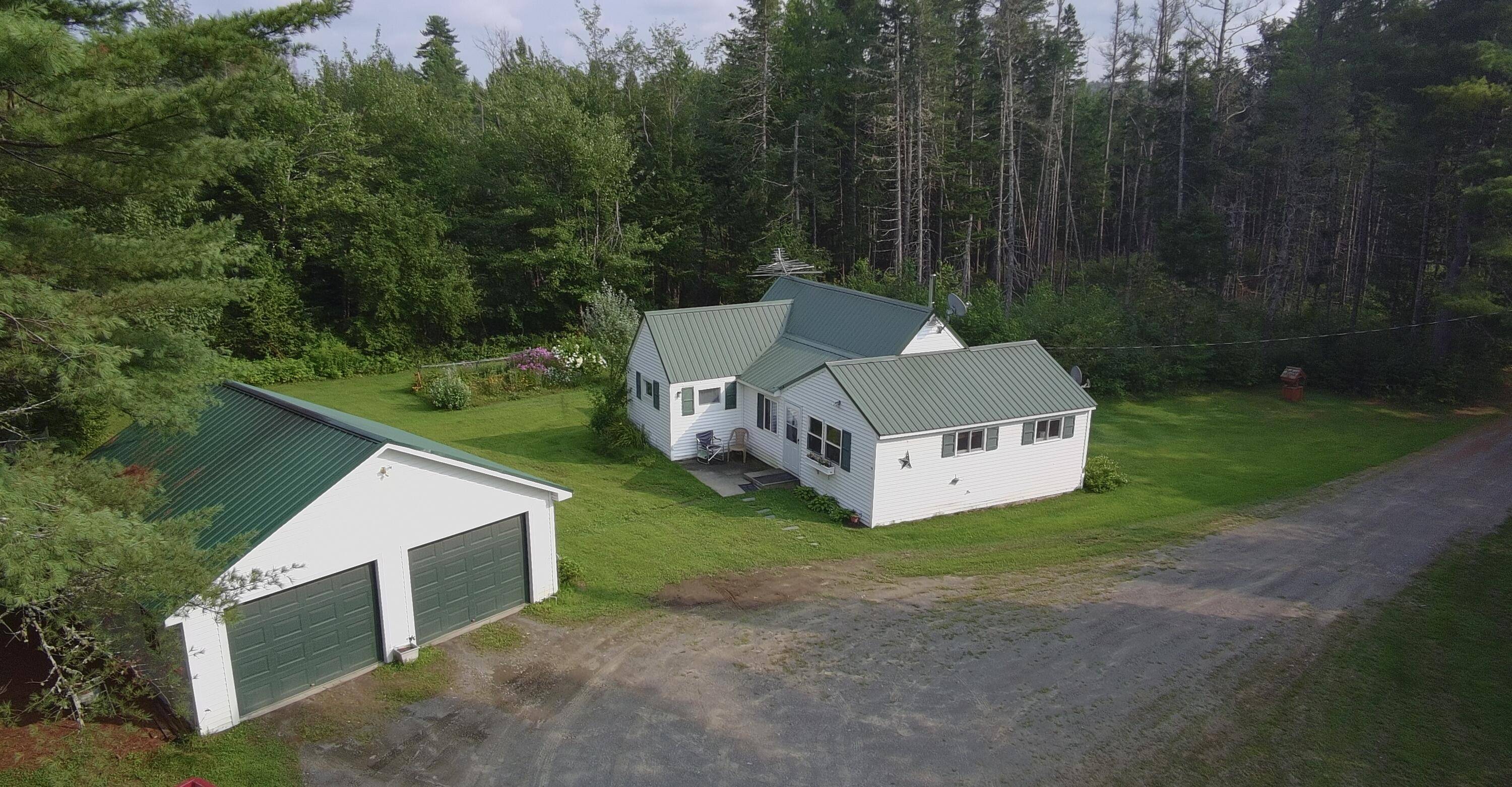 Abbot, ME 04406,18 Gales RD