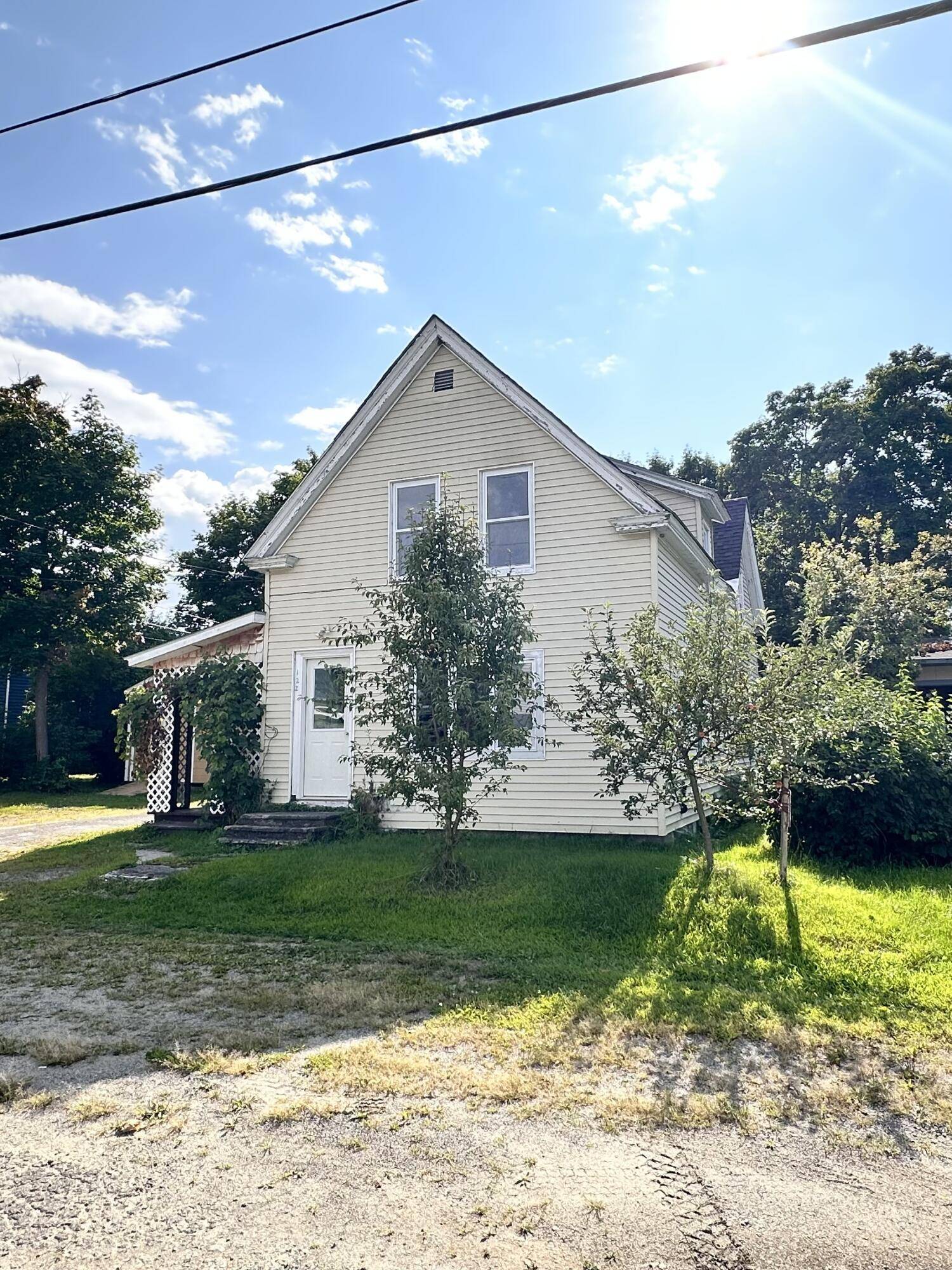 Millinocket, ME 04462,122 Knox ST
