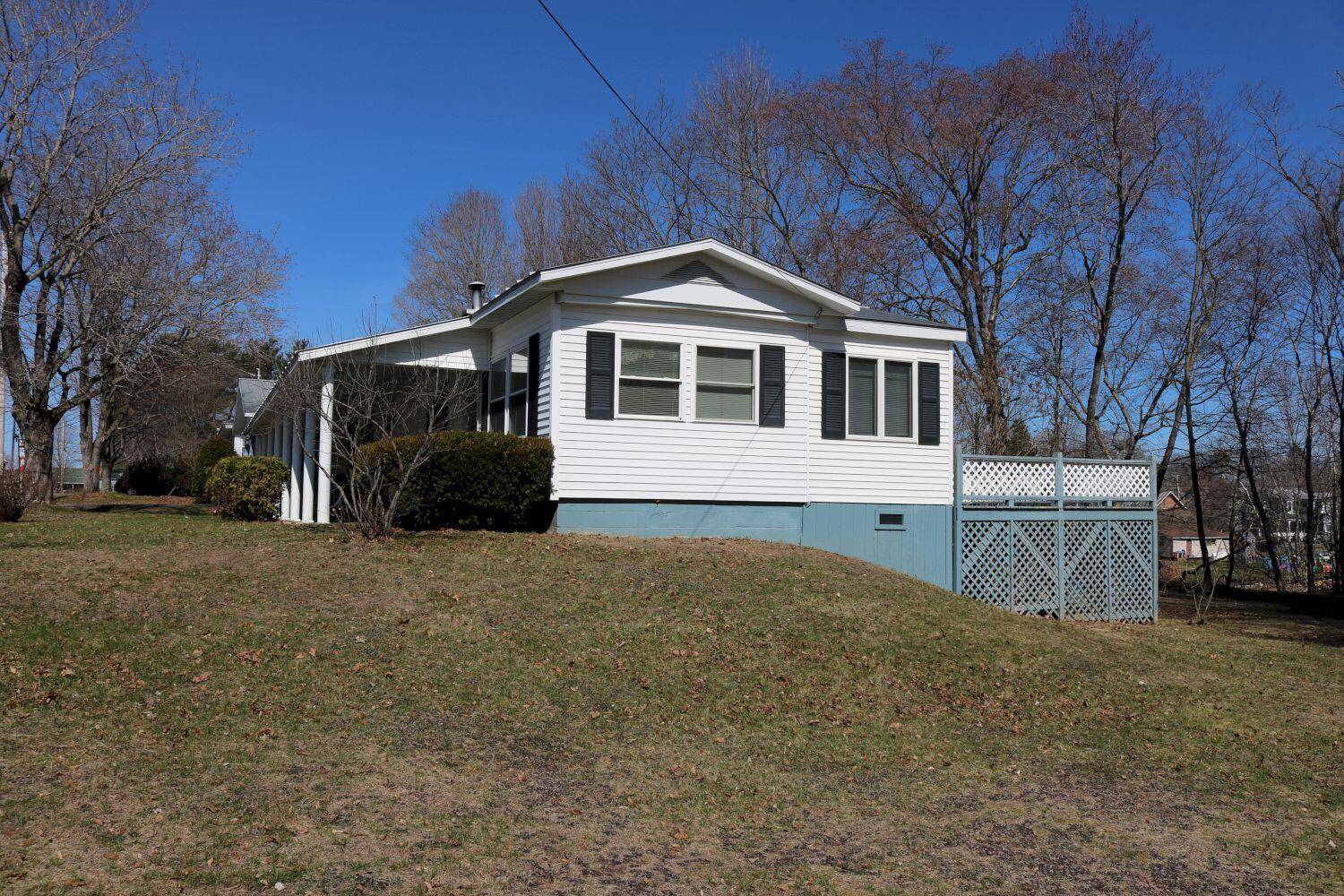Madison, ME 04950,20 Towne RD