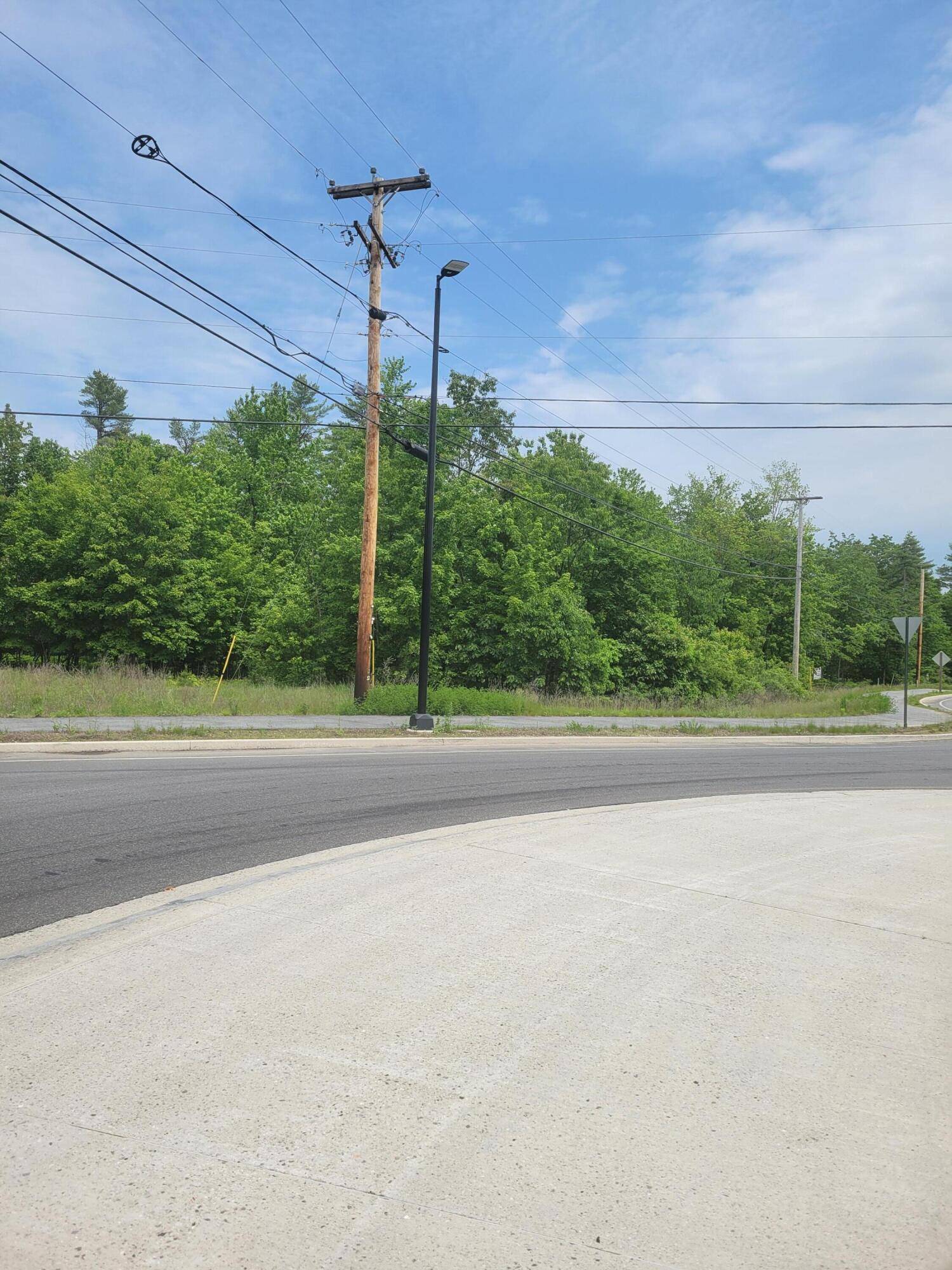 Standish, ME 04085,15 Manchester RD