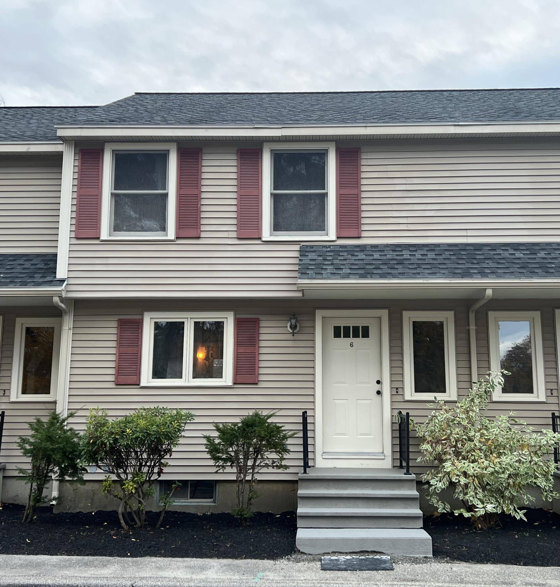 Saco, ME 04072,162 Beach ST #9