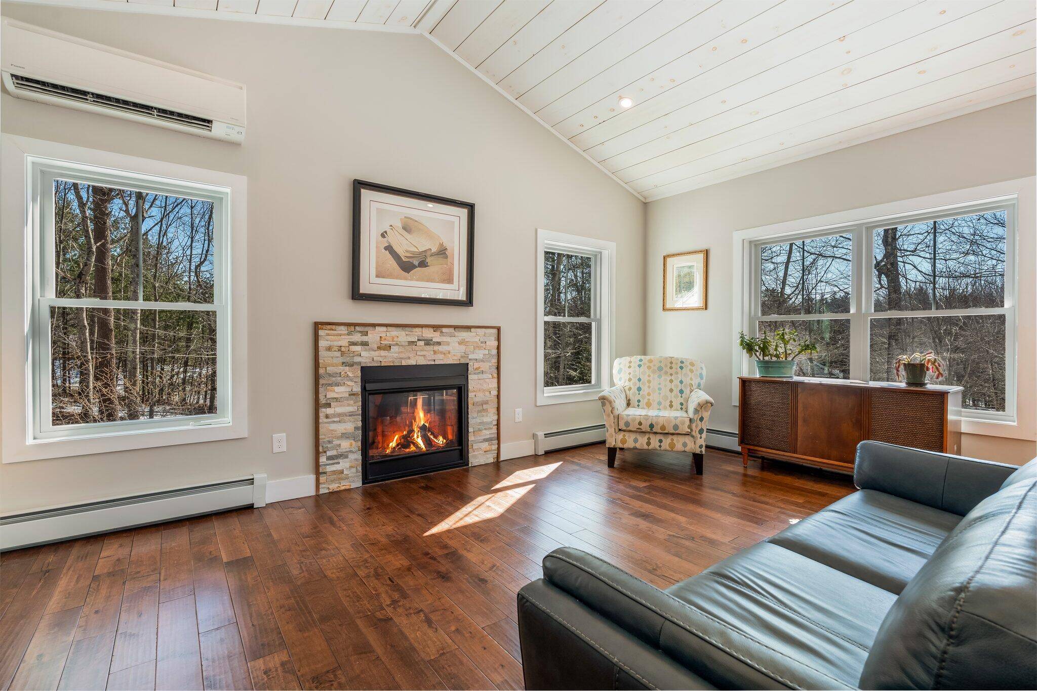 Falmouth, ME 04105,1 Victoria LN