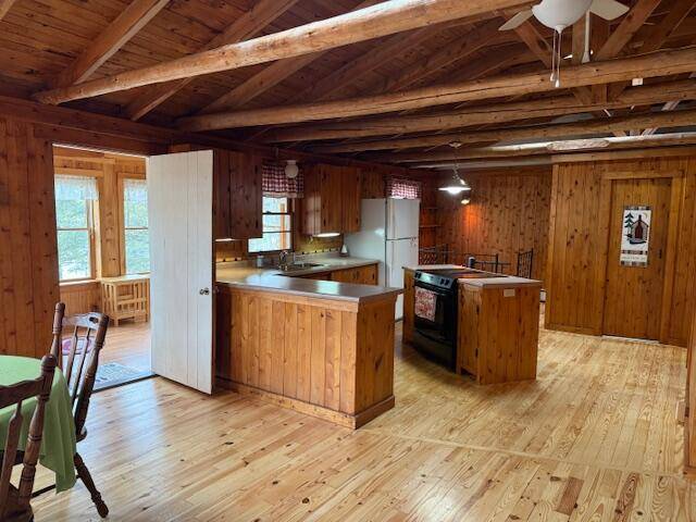 Belgrade, ME 04917,160 Pinkhams Cove RD
