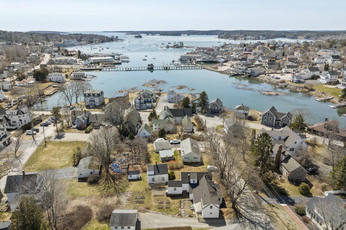 Boothbay Harbor, ME 04538,9 School ST