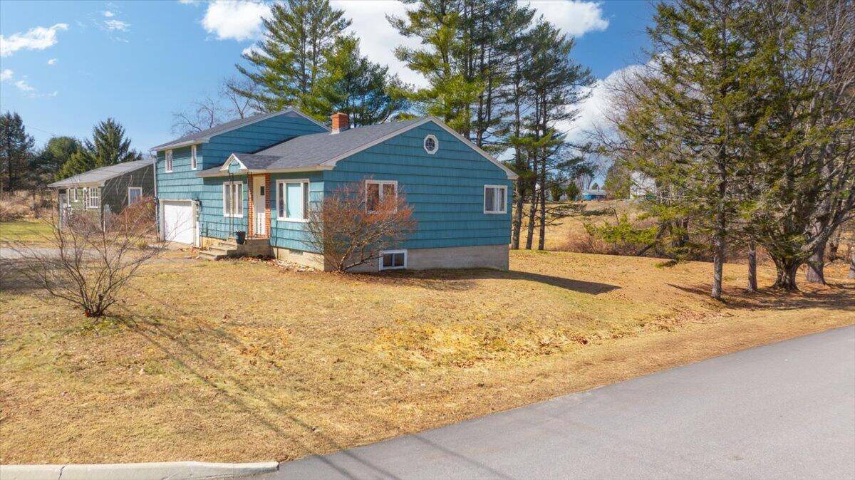 Lewiston, ME 04240,142 Hogan RD