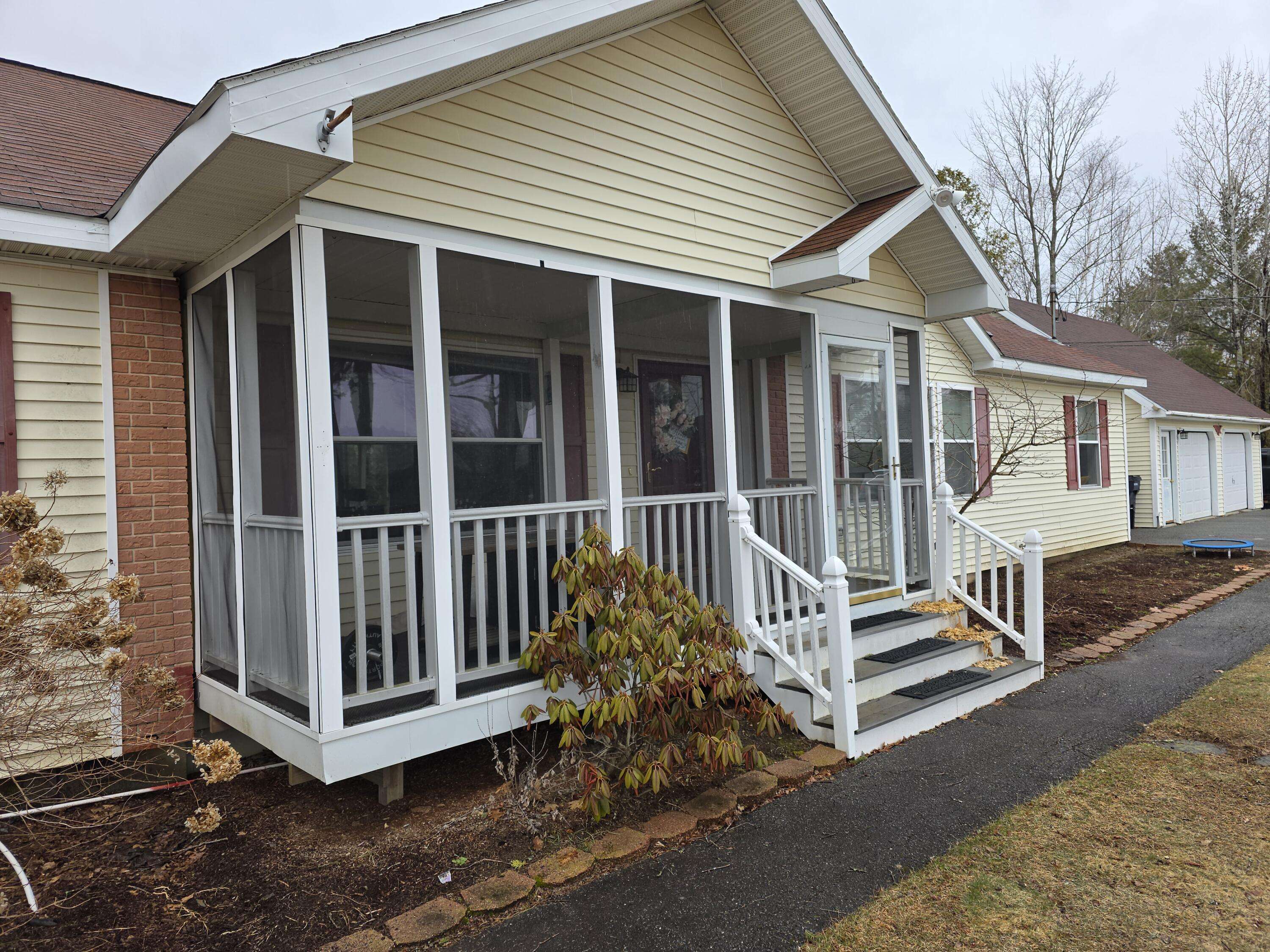 Bangor, ME 04401,102 Church RD