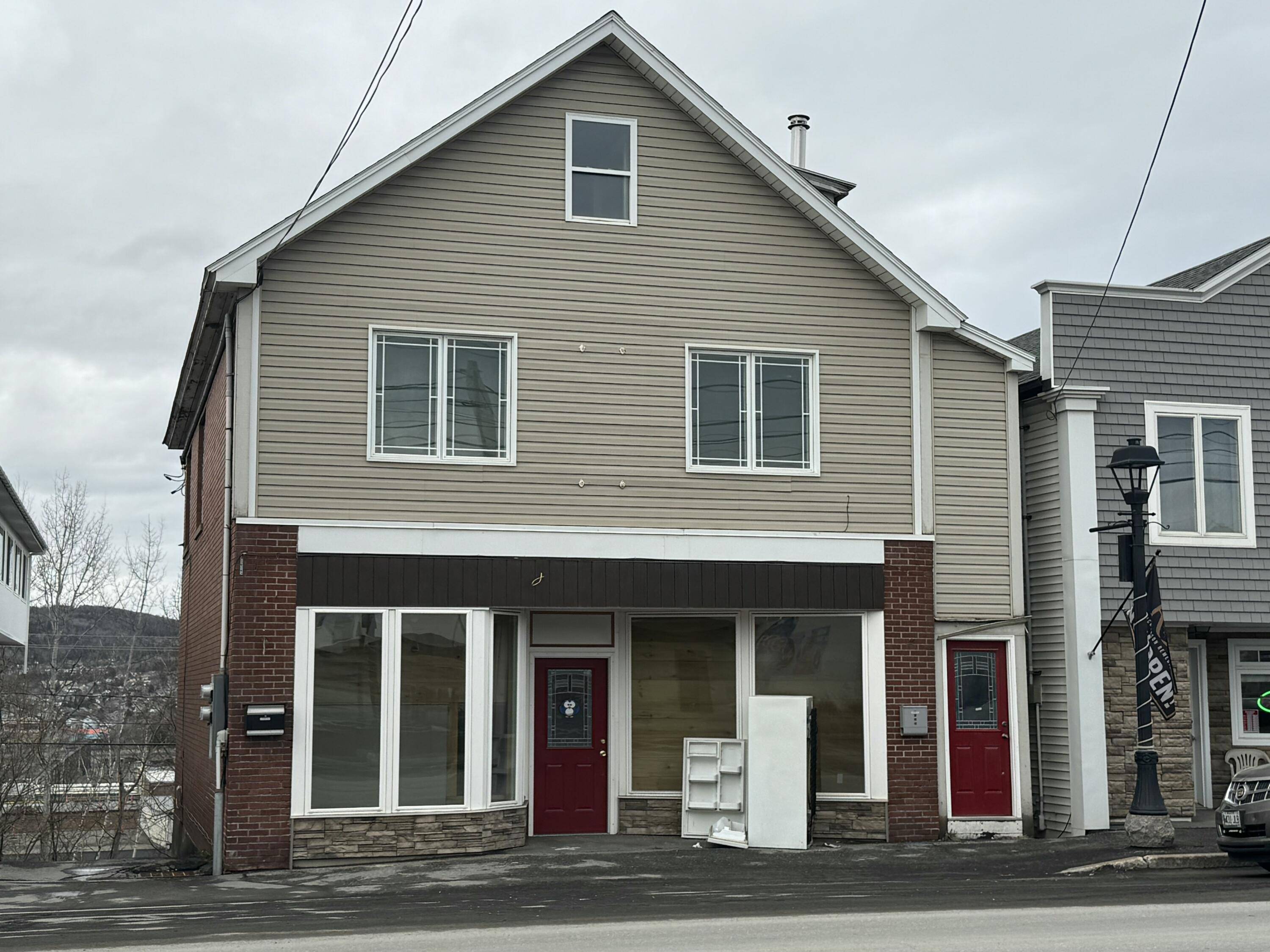 Madawaska, ME 04756,334 Main ST