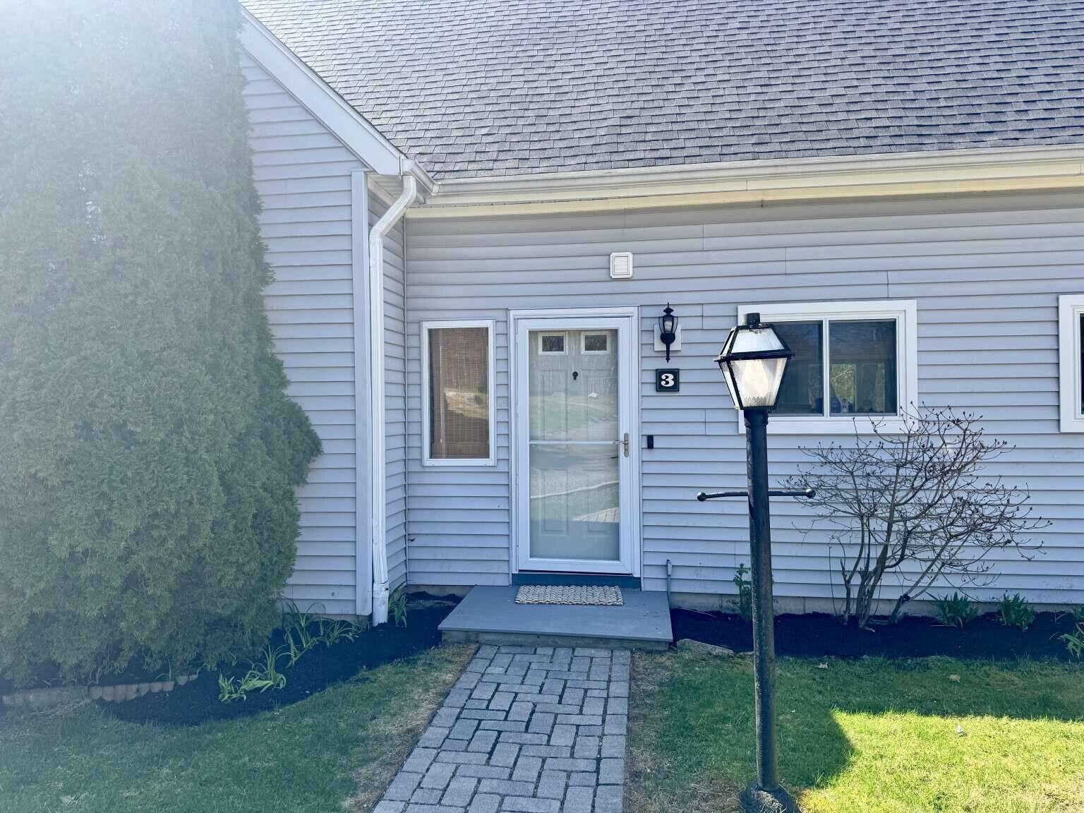 York, ME 03909,801 US Route 1 #J3