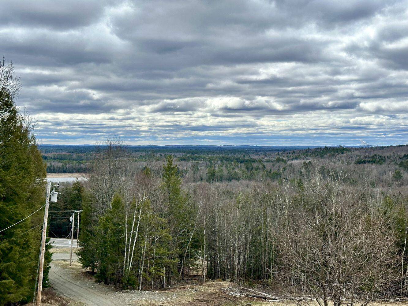 Skowhegan, ME 04976,1040 Canaan RD
