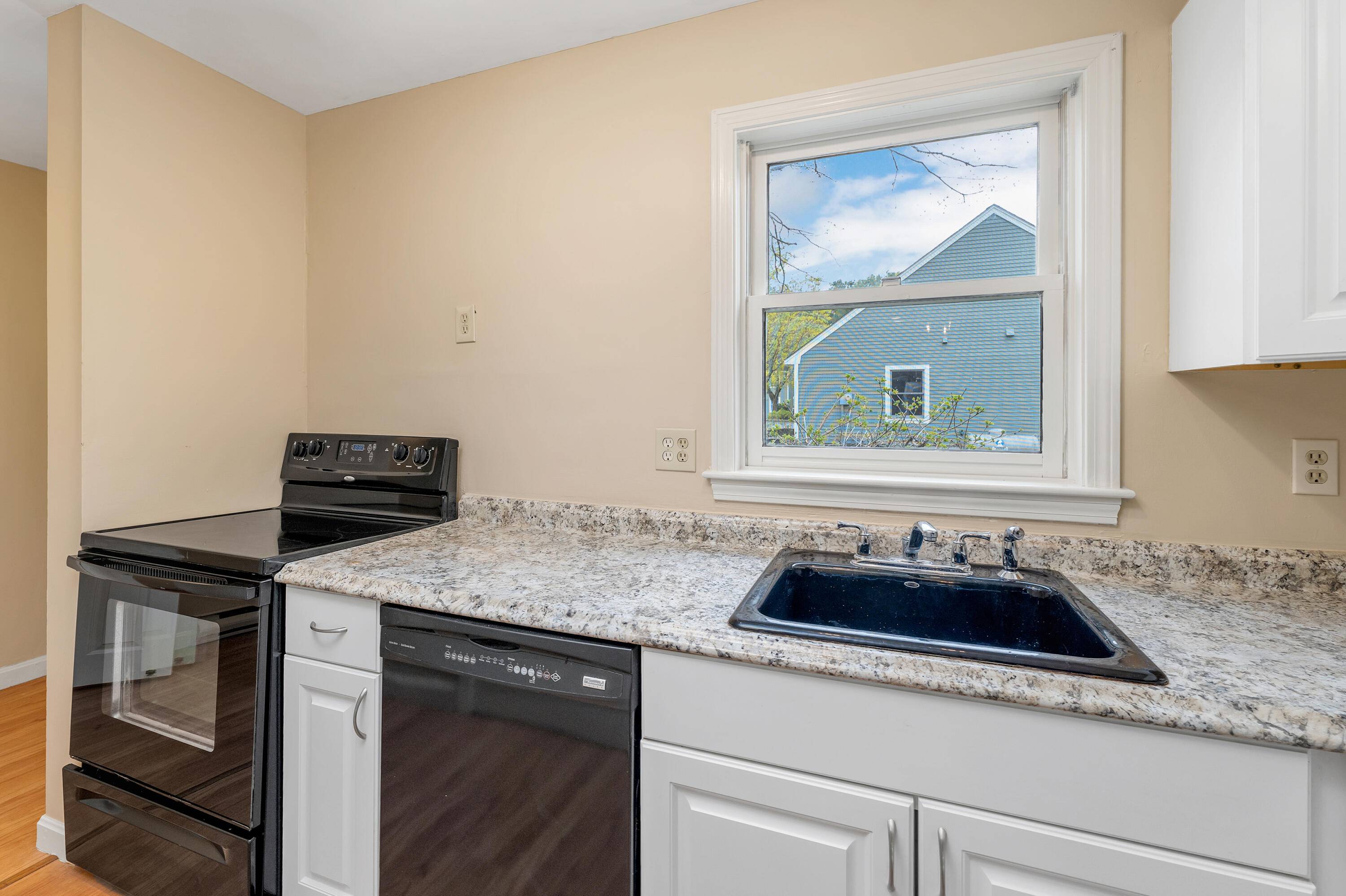 South Berwick, ME 03908,64 Farmgate RD #64