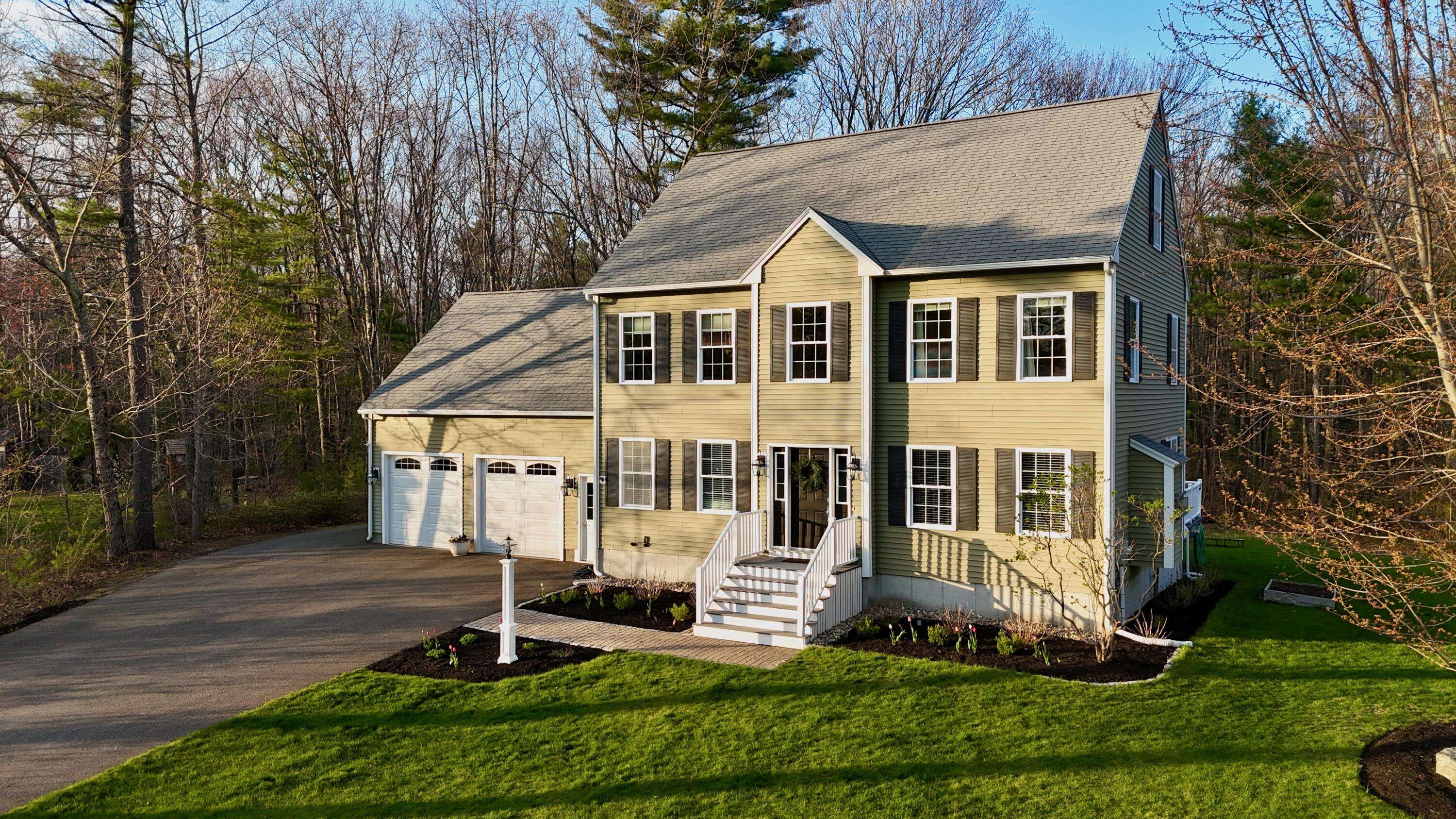 Kennebunk, ME 04043,17 Kingsbury LN