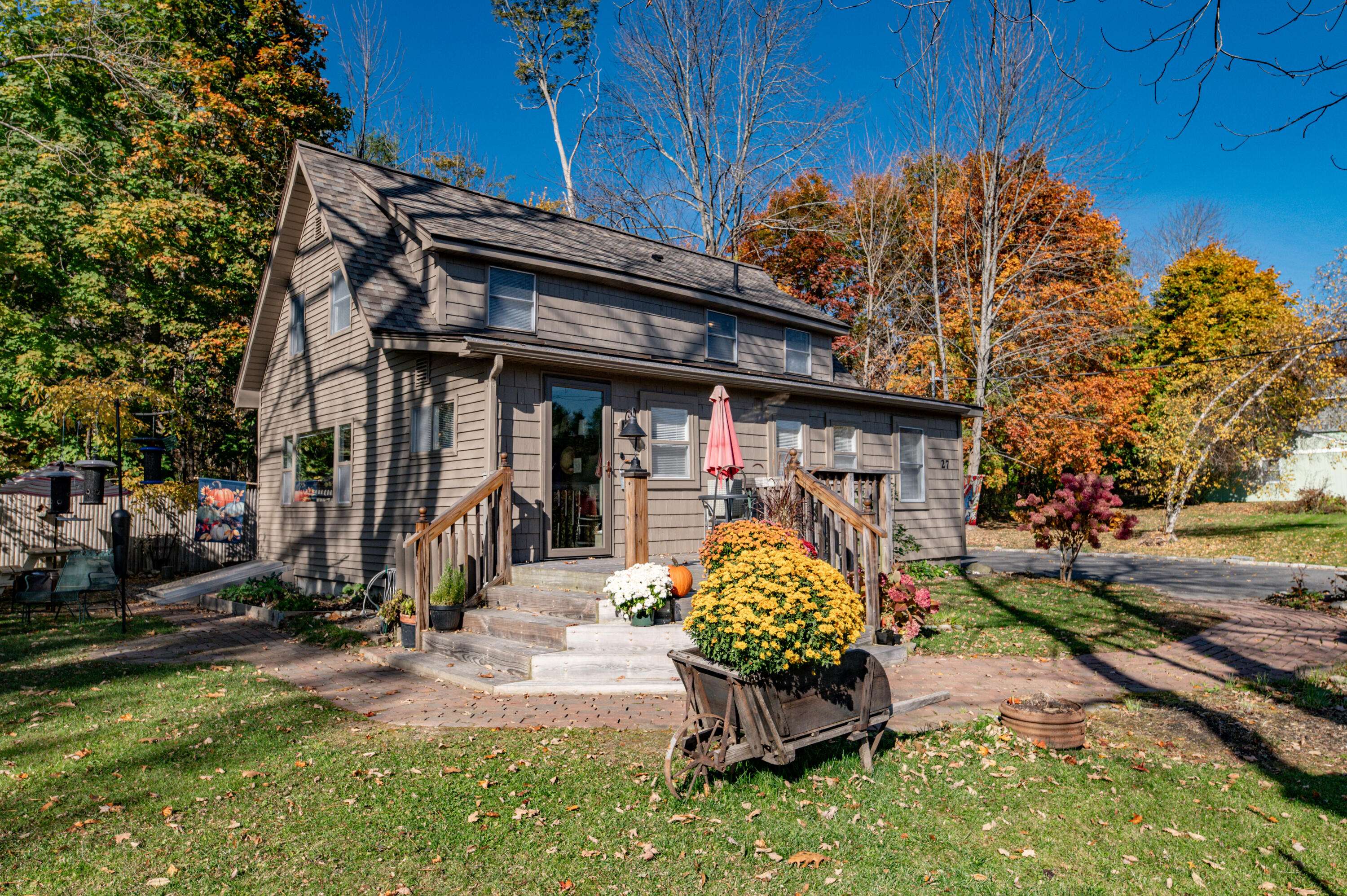 Winthrop, ME 04364,27 Mace AVE