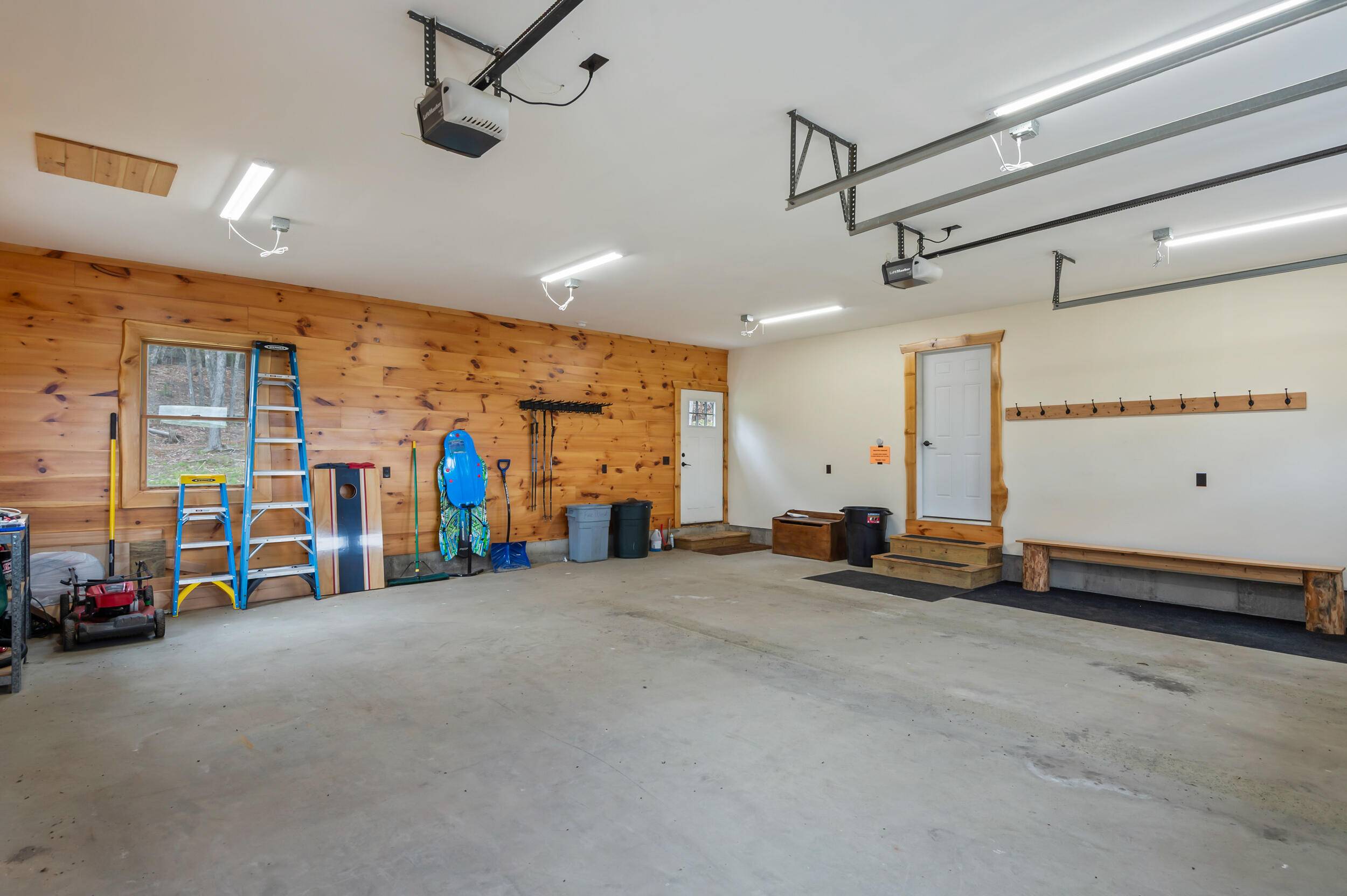 Rangeley, ME 04970,3935 Main ST