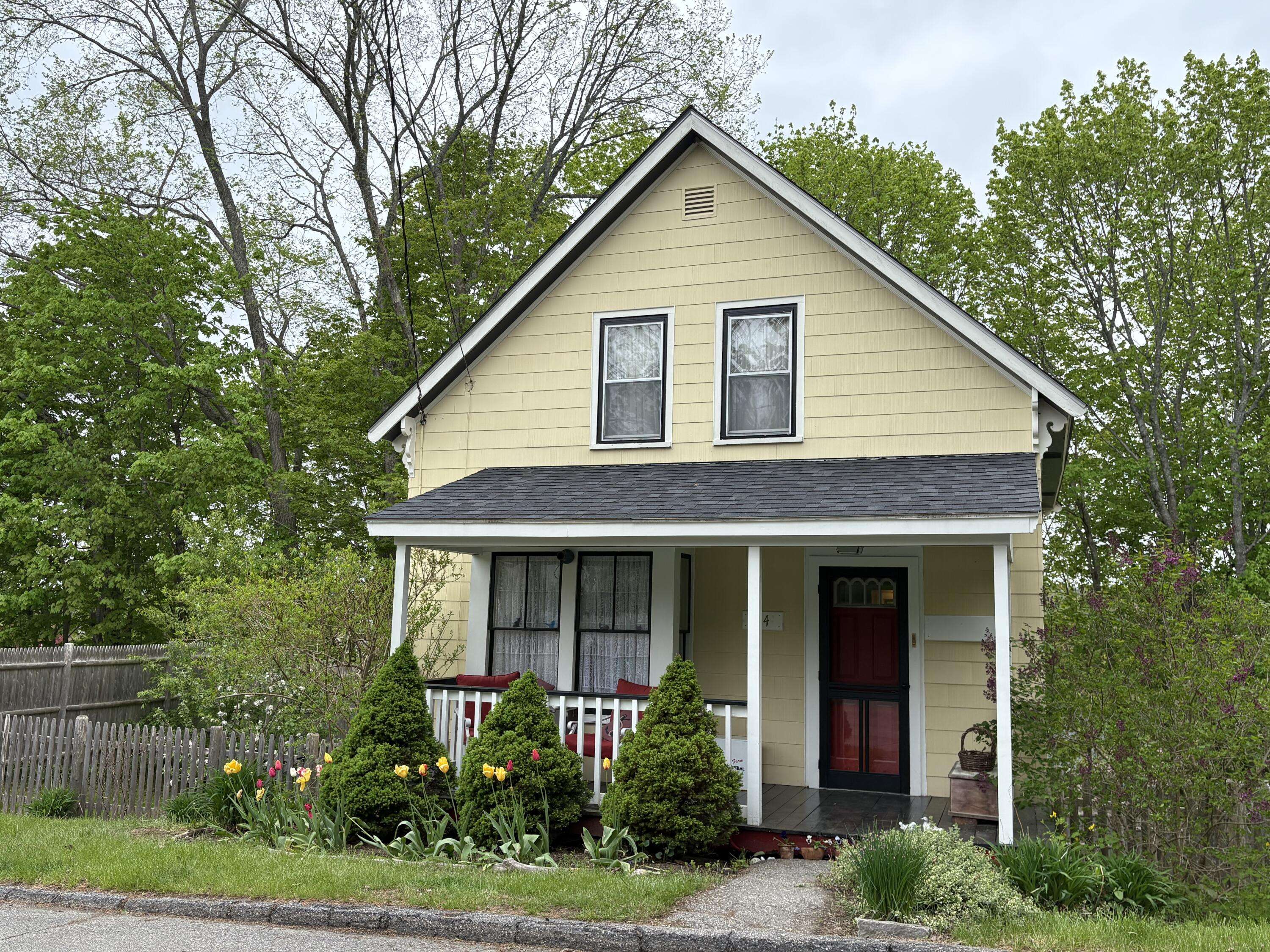 Waldoboro, ME 04572,24 Glidden ST