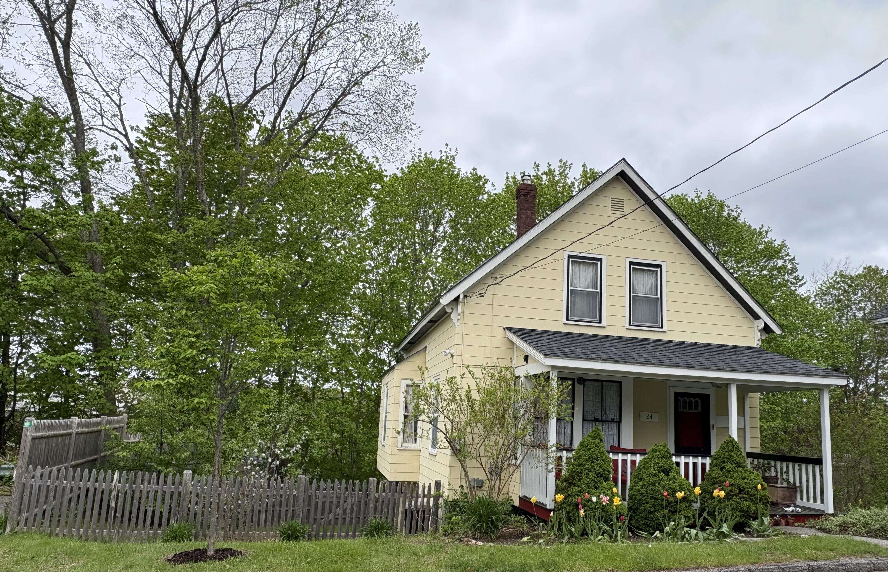 Waldoboro, ME 04572,24 Glidden ST
