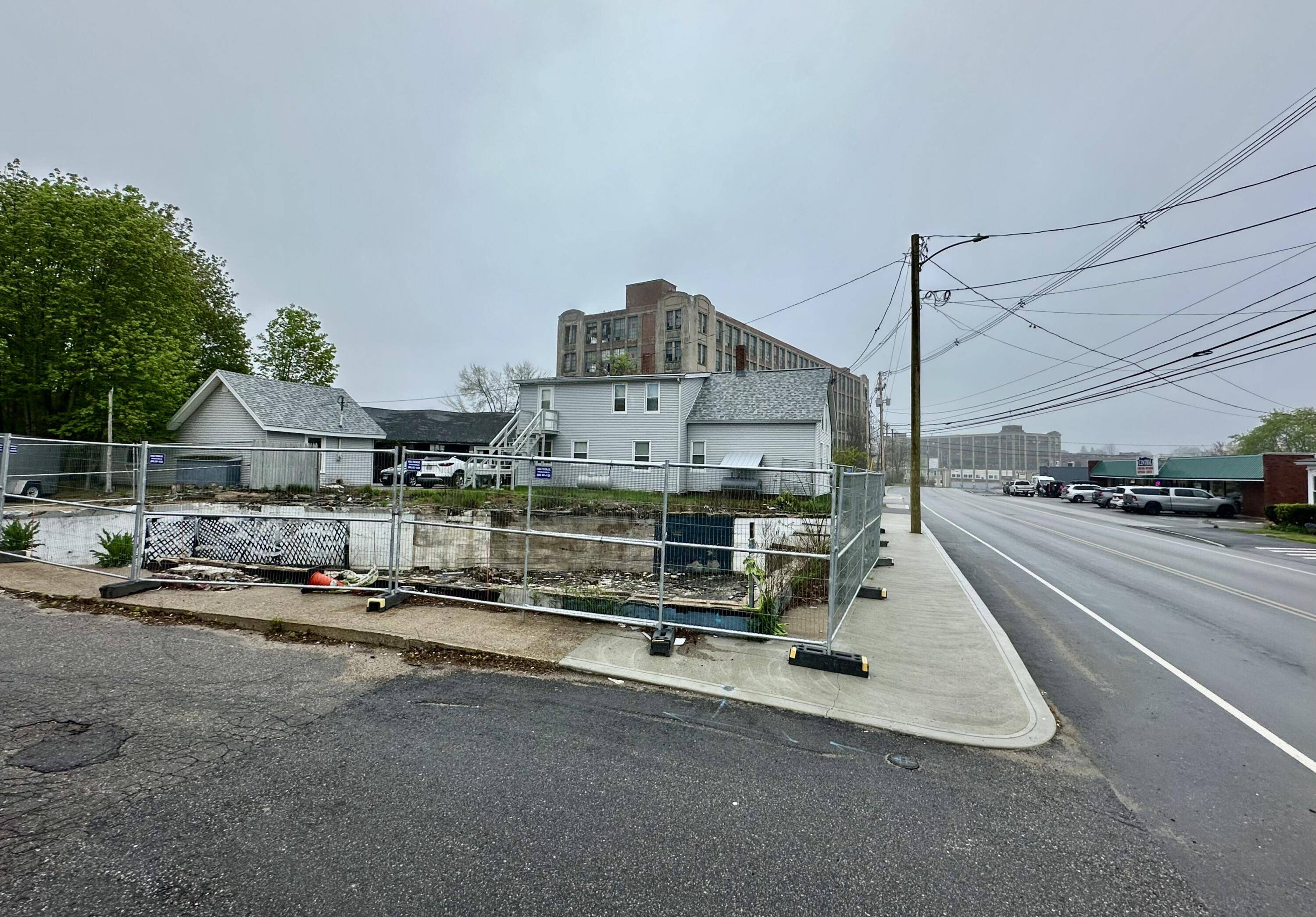 Sanford, ME 04073,29 River ST