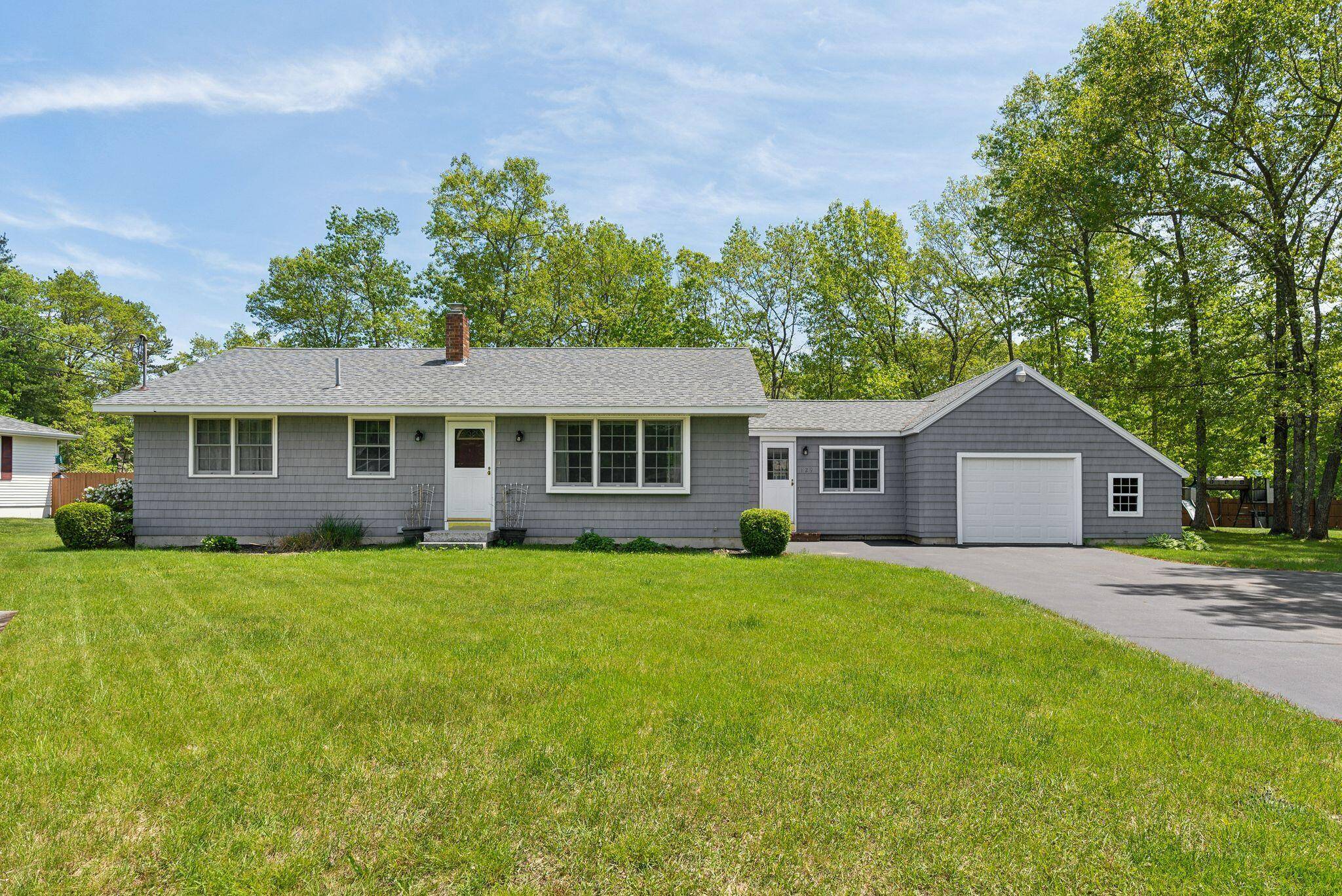 Sanford, ME 04073,129 Farview DR
