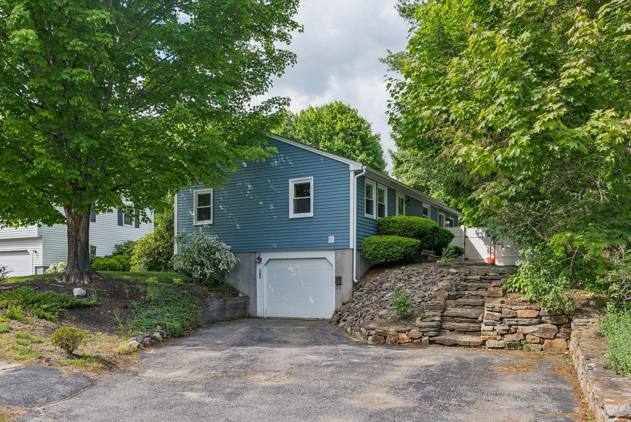 Portland, ME 04103,11 Meadow LN