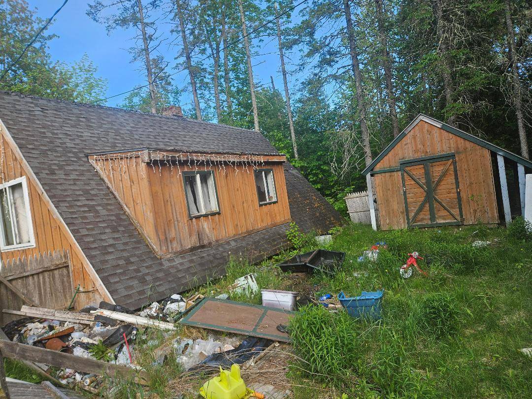 Dixmont, ME 04932,1301 Moosehead HWY