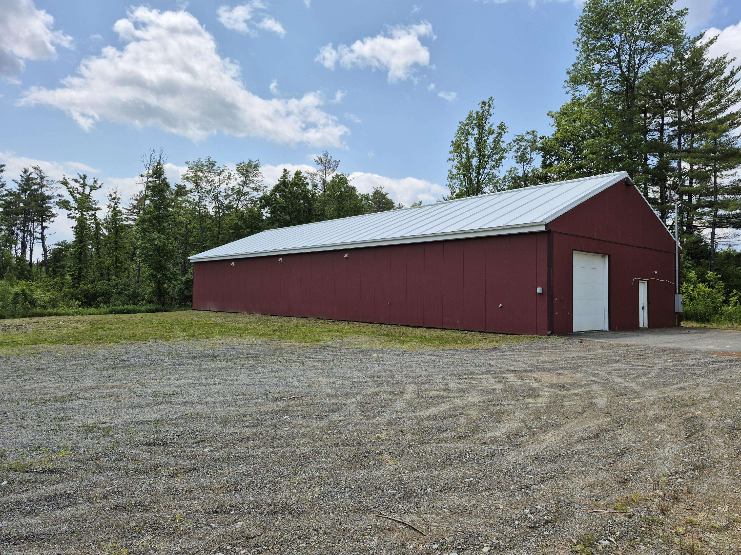 Benton, ME 04901,237 Neck RD
