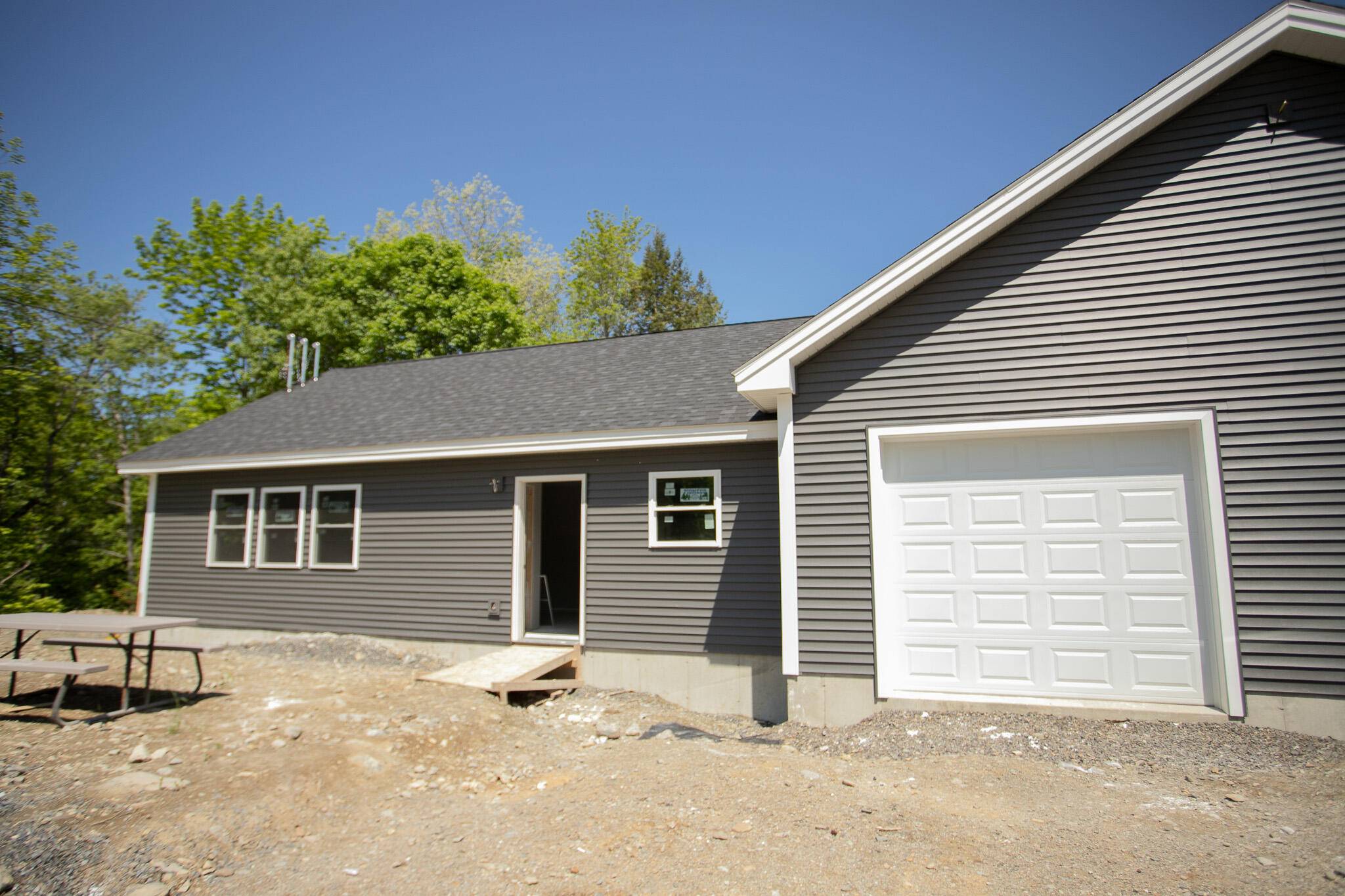 Holden, ME 04429,37 Lower Dedham RD