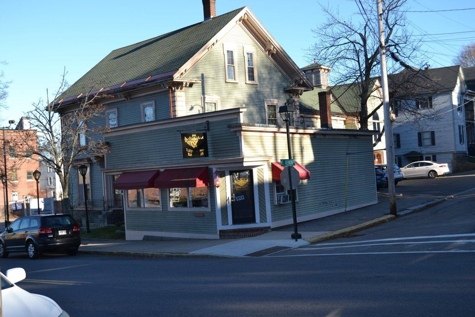 Biddeford, ME 04005,111 Alfred RD