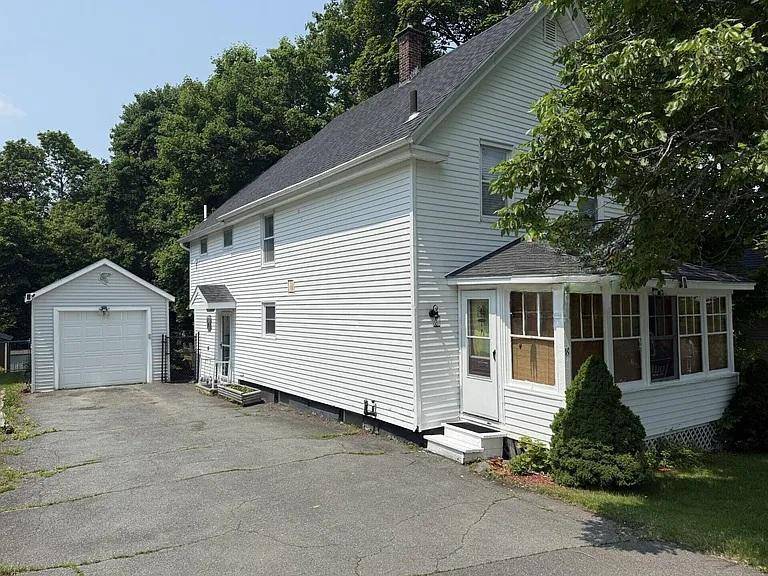 Bangor, ME 04401,19 Thomas Hill RD