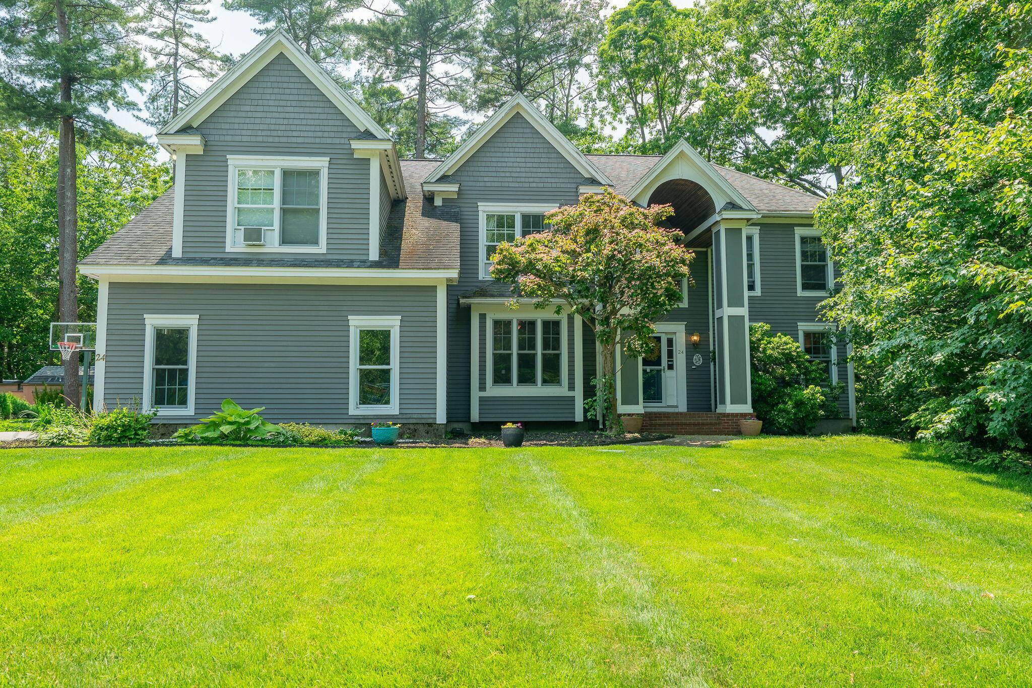 Falmouth, ME 04105,24 Surrey LN