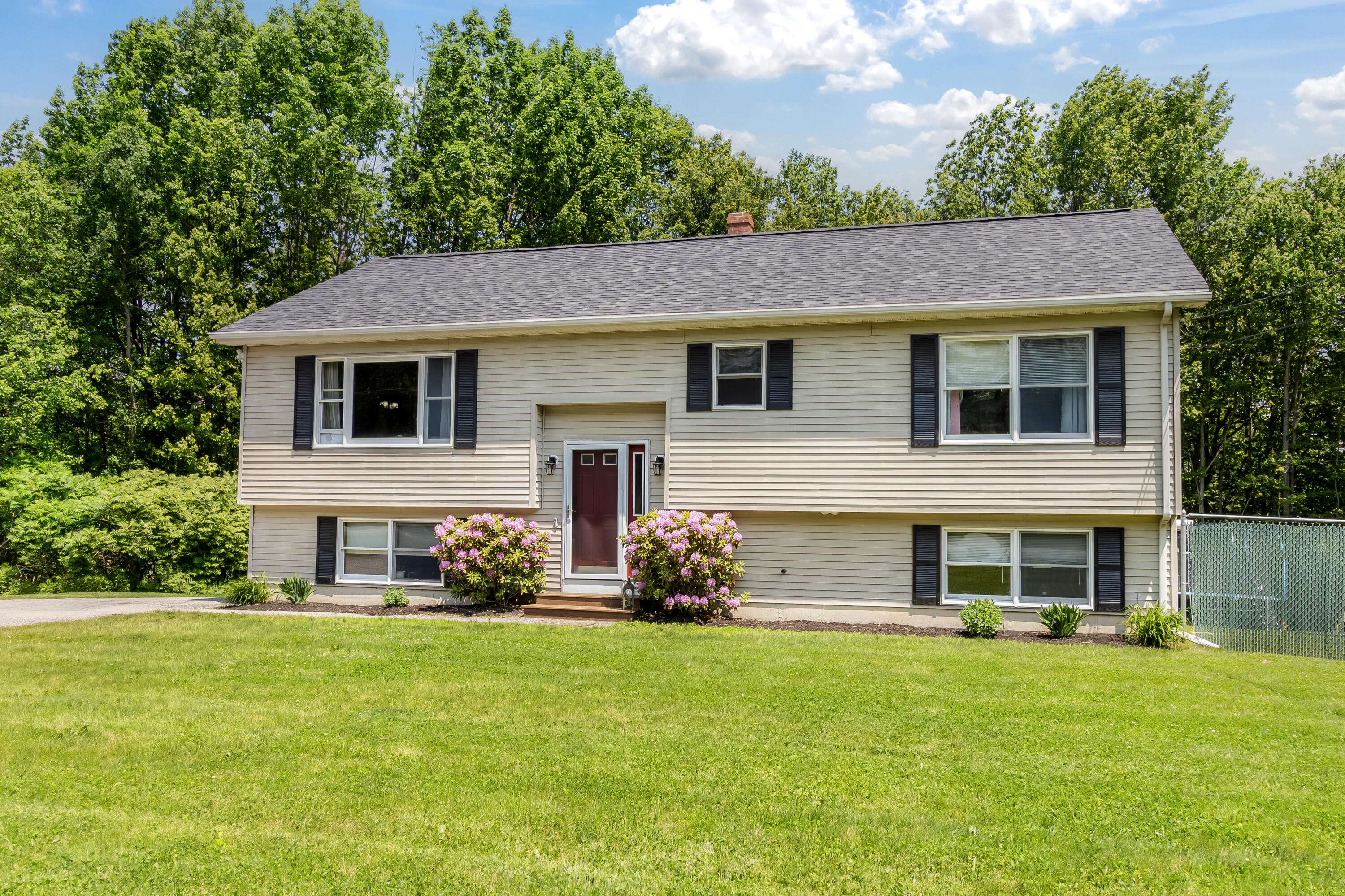 Lewiston, ME 04240,320 Grove ST