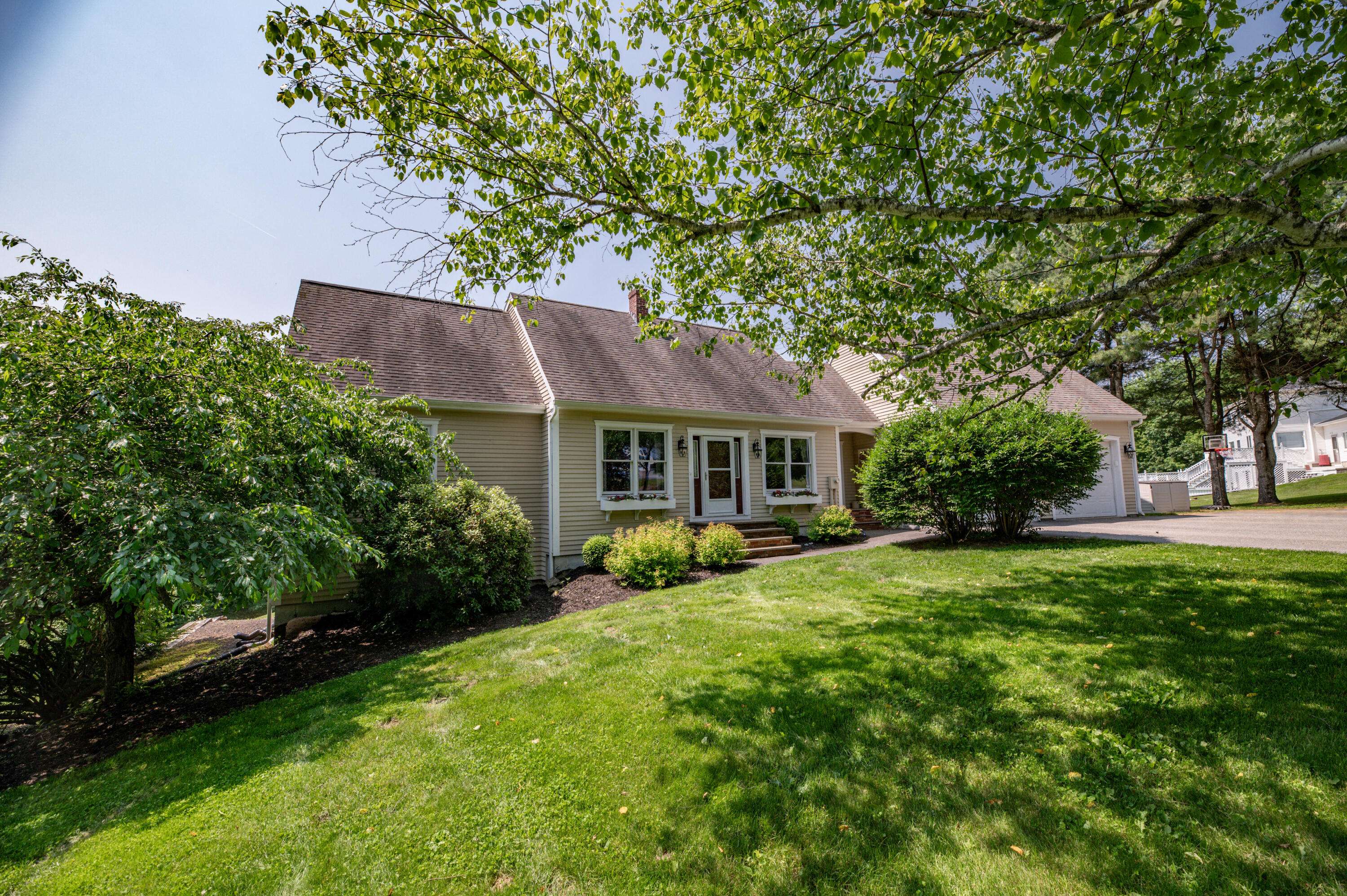 Lewiston, ME 04240,3 Pondview DR