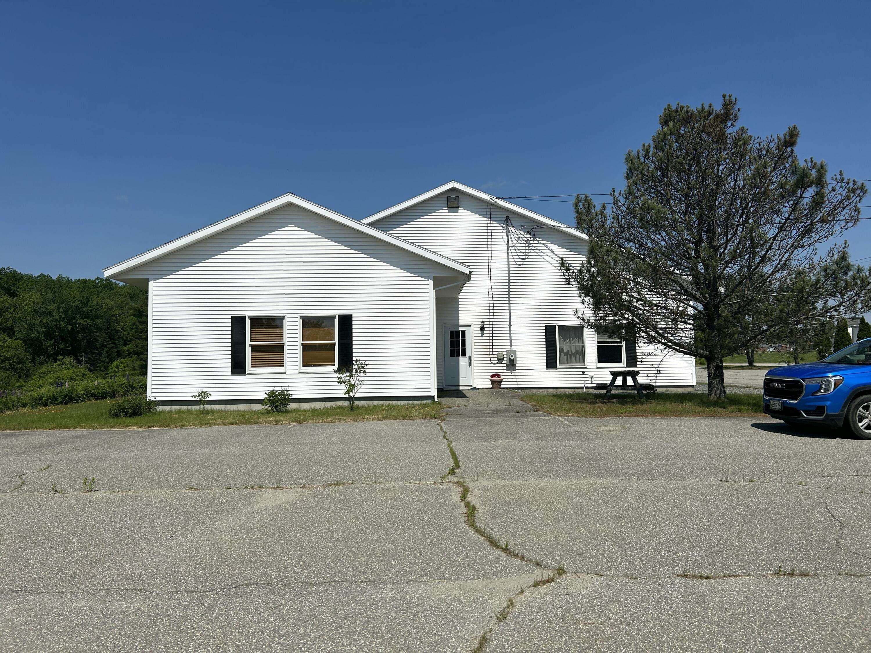 Ellsworth, ME 04605,190 Bangor RD