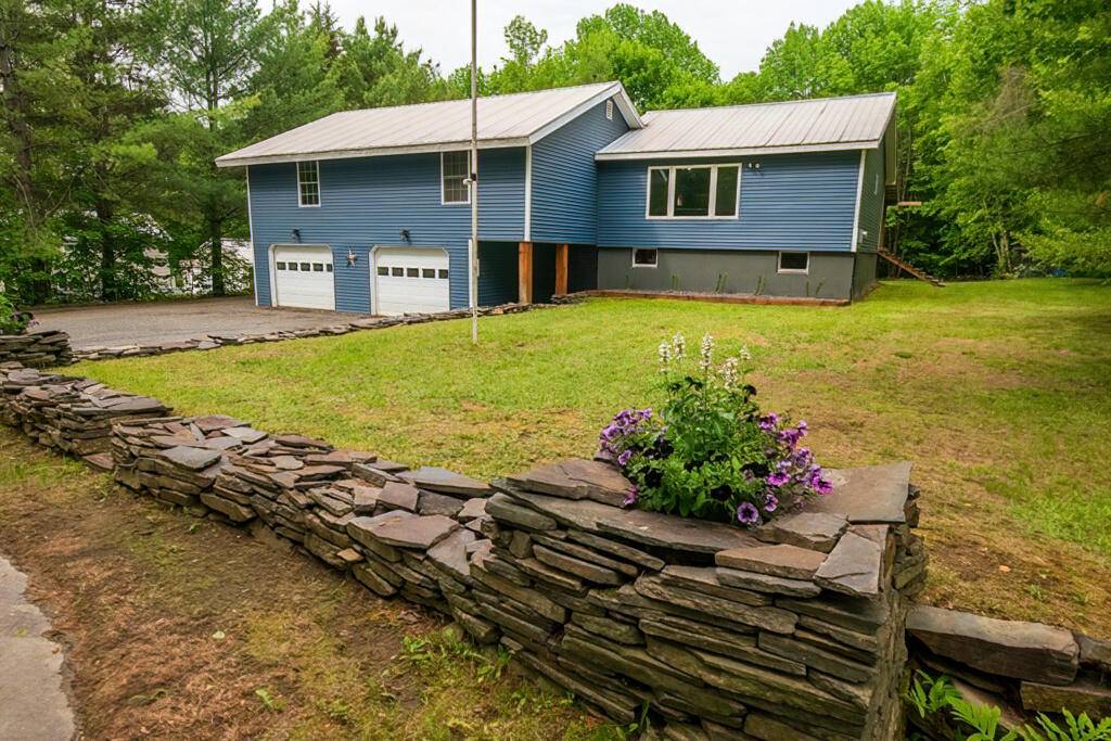 Moscow, ME 04920,44 Donigan RD
