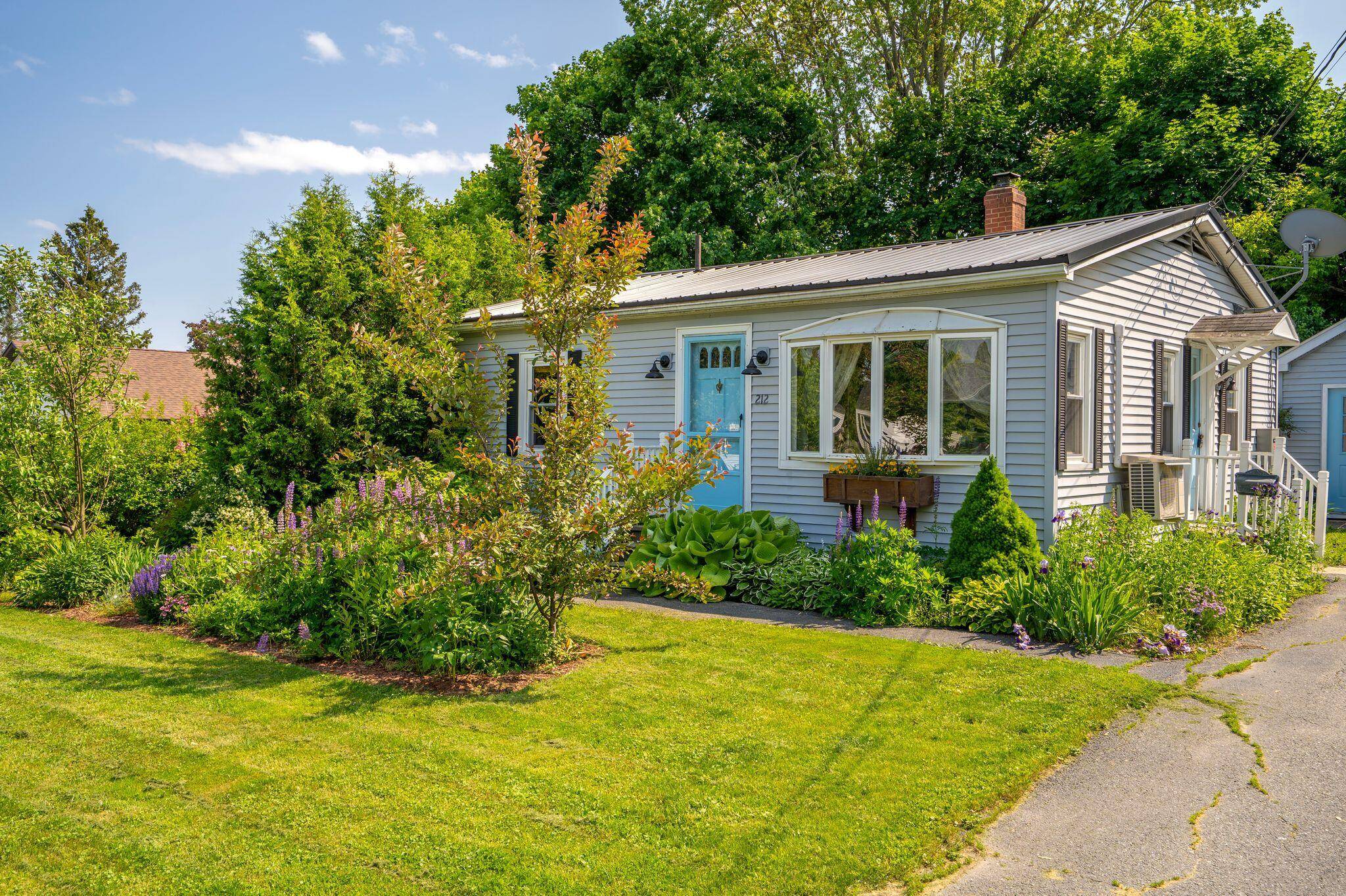 Bangor, ME 04401,212 Lincoln ST