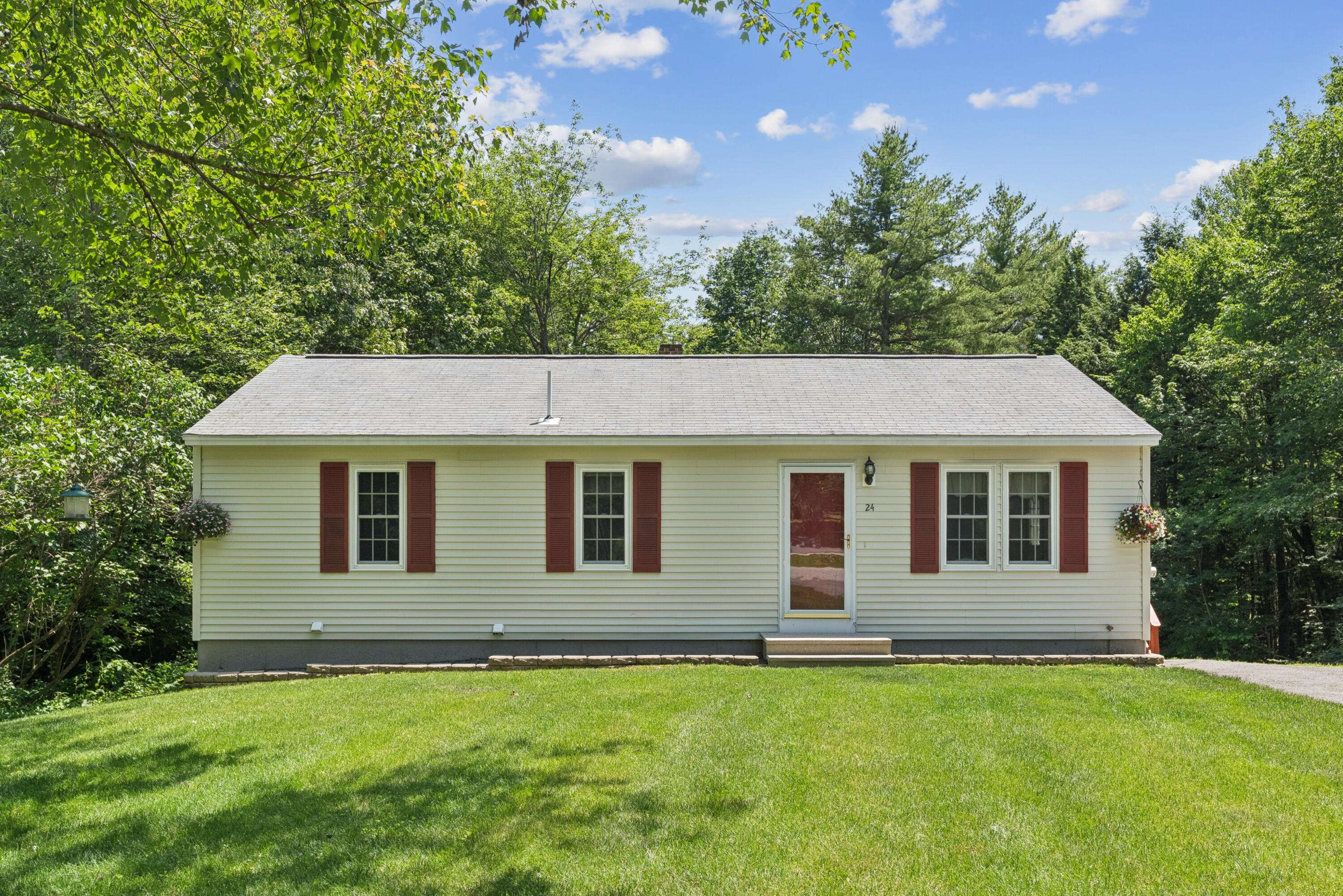 Gorham, ME 04038,24 Maple Ridge RD